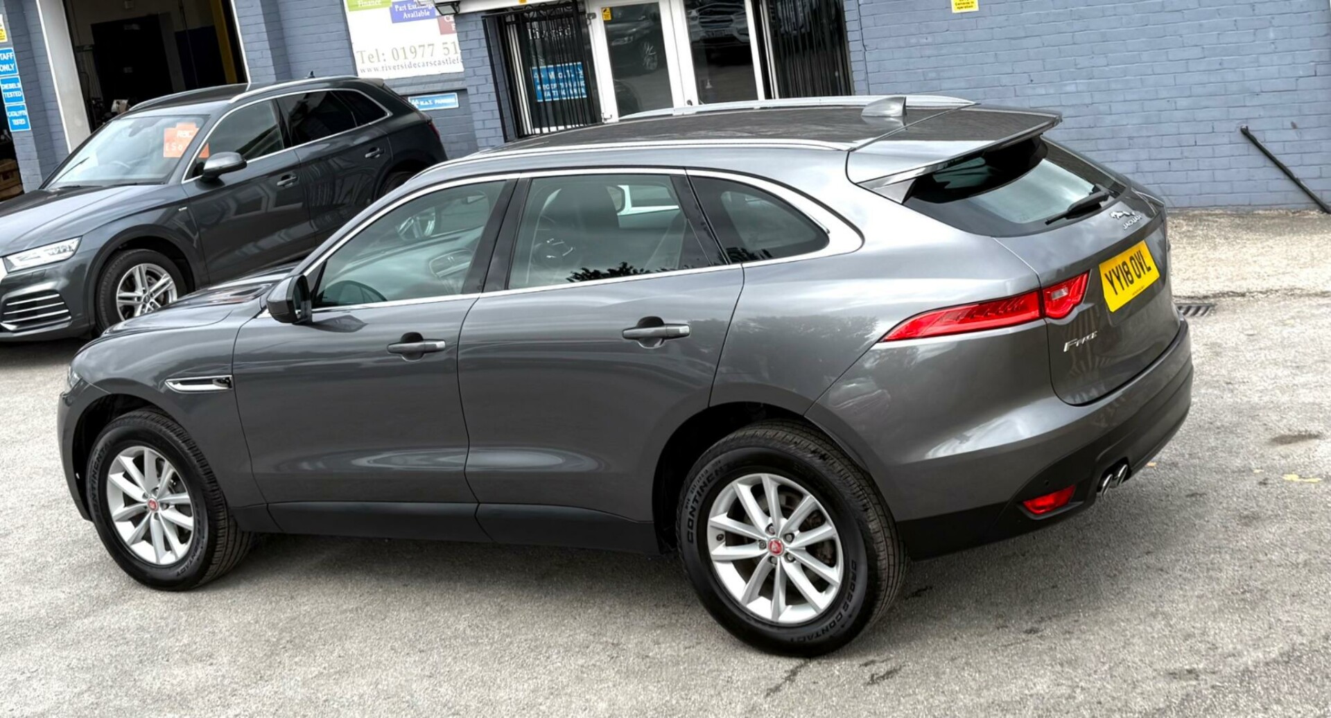 Jaguar F Pace