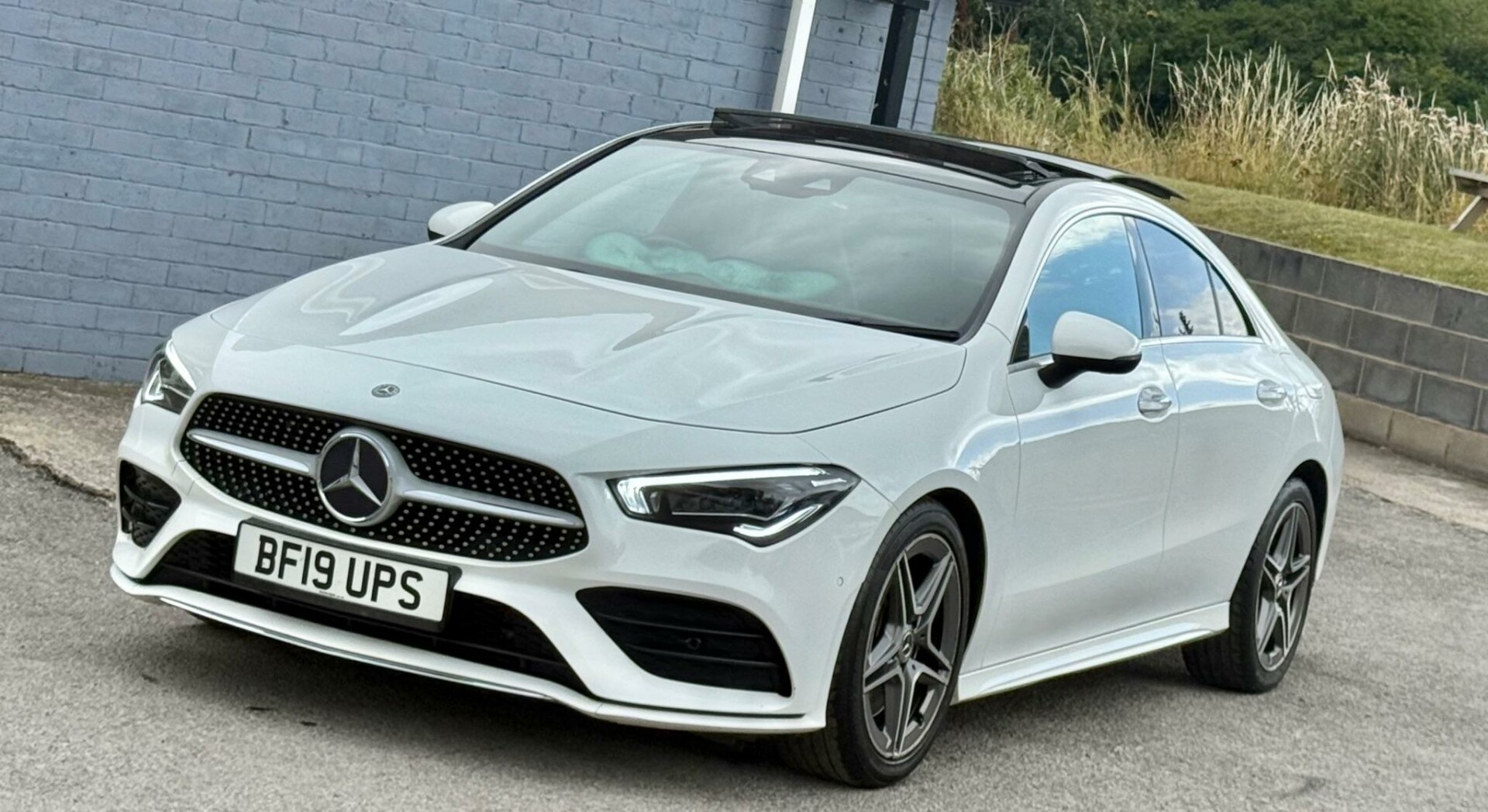 Mercedes Benz CLA