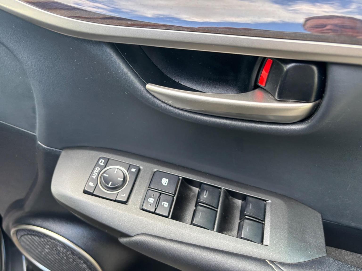 Lexus NX 300h