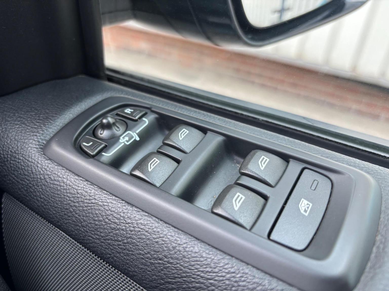 Land Rover Discovery 4