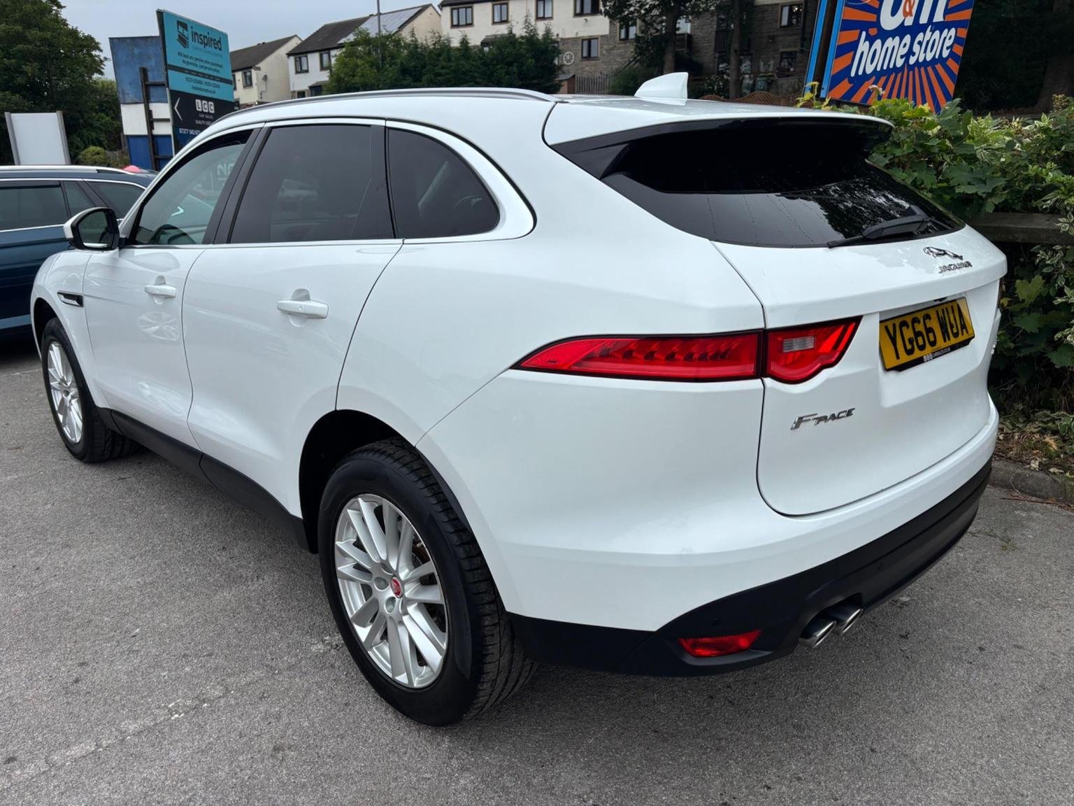 Jaguar F Pace