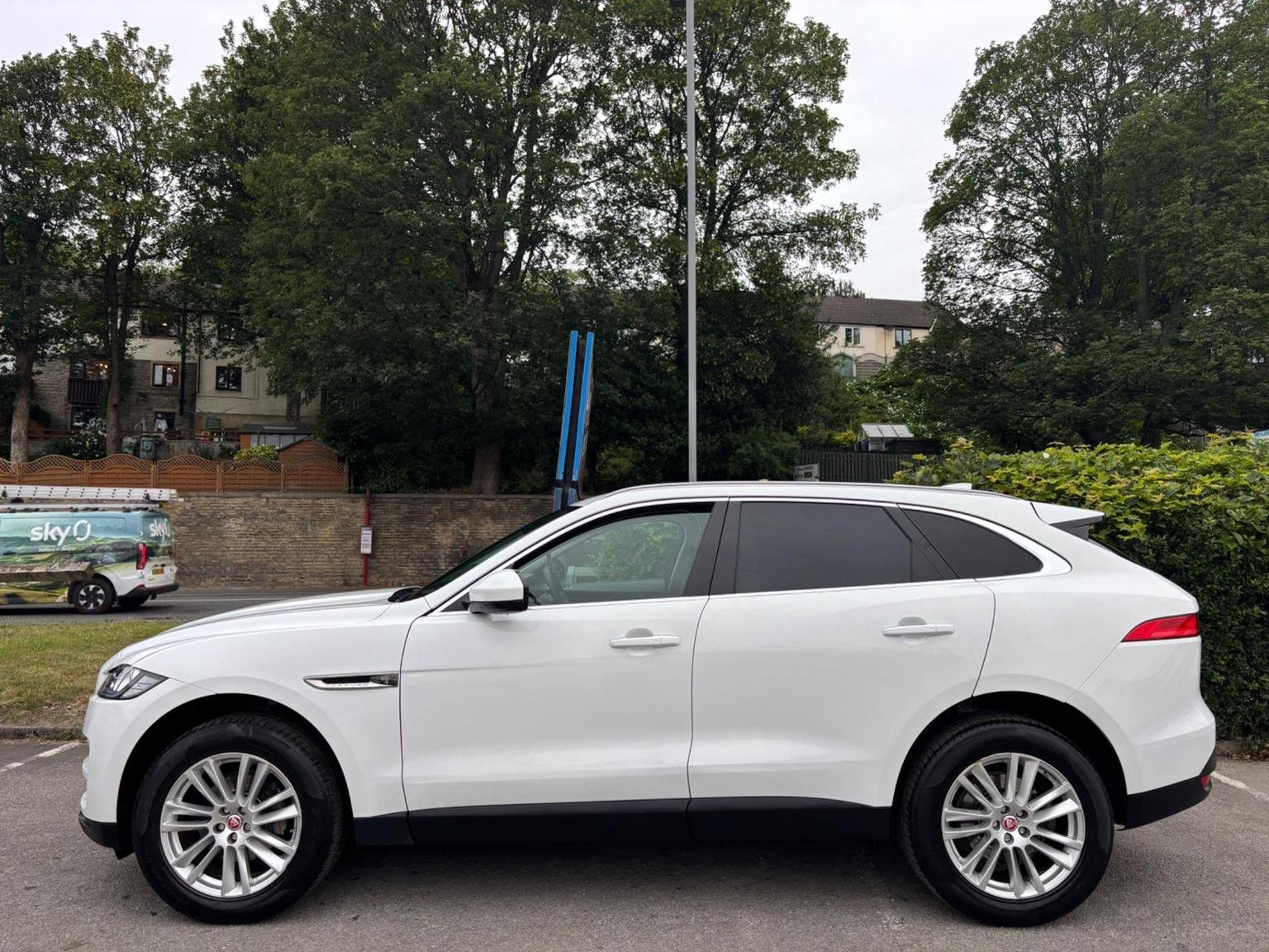 Jaguar F Pace