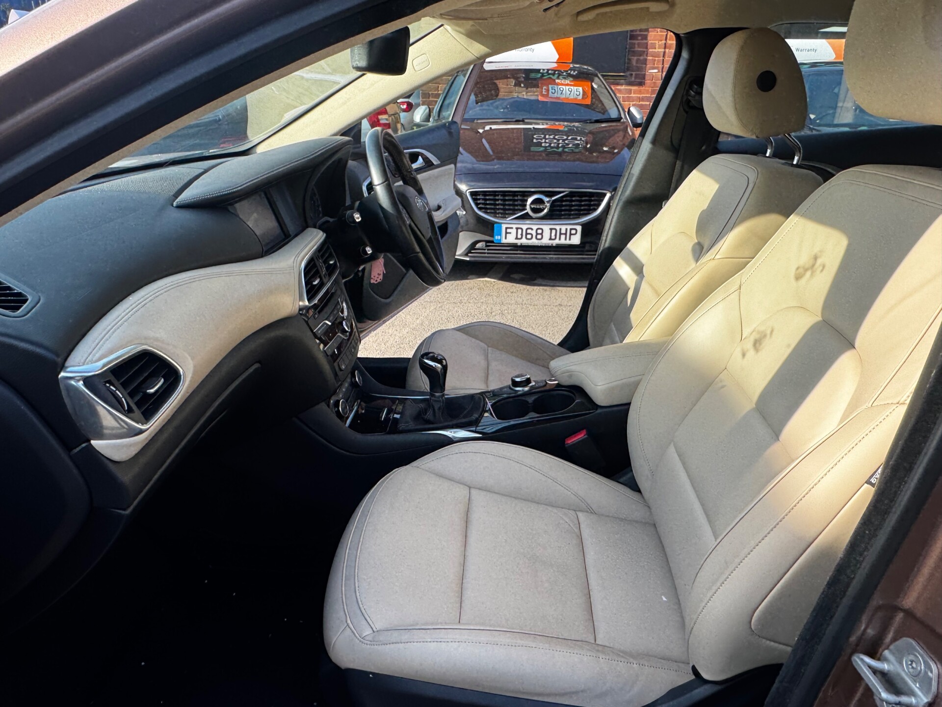 Infiniti Q30