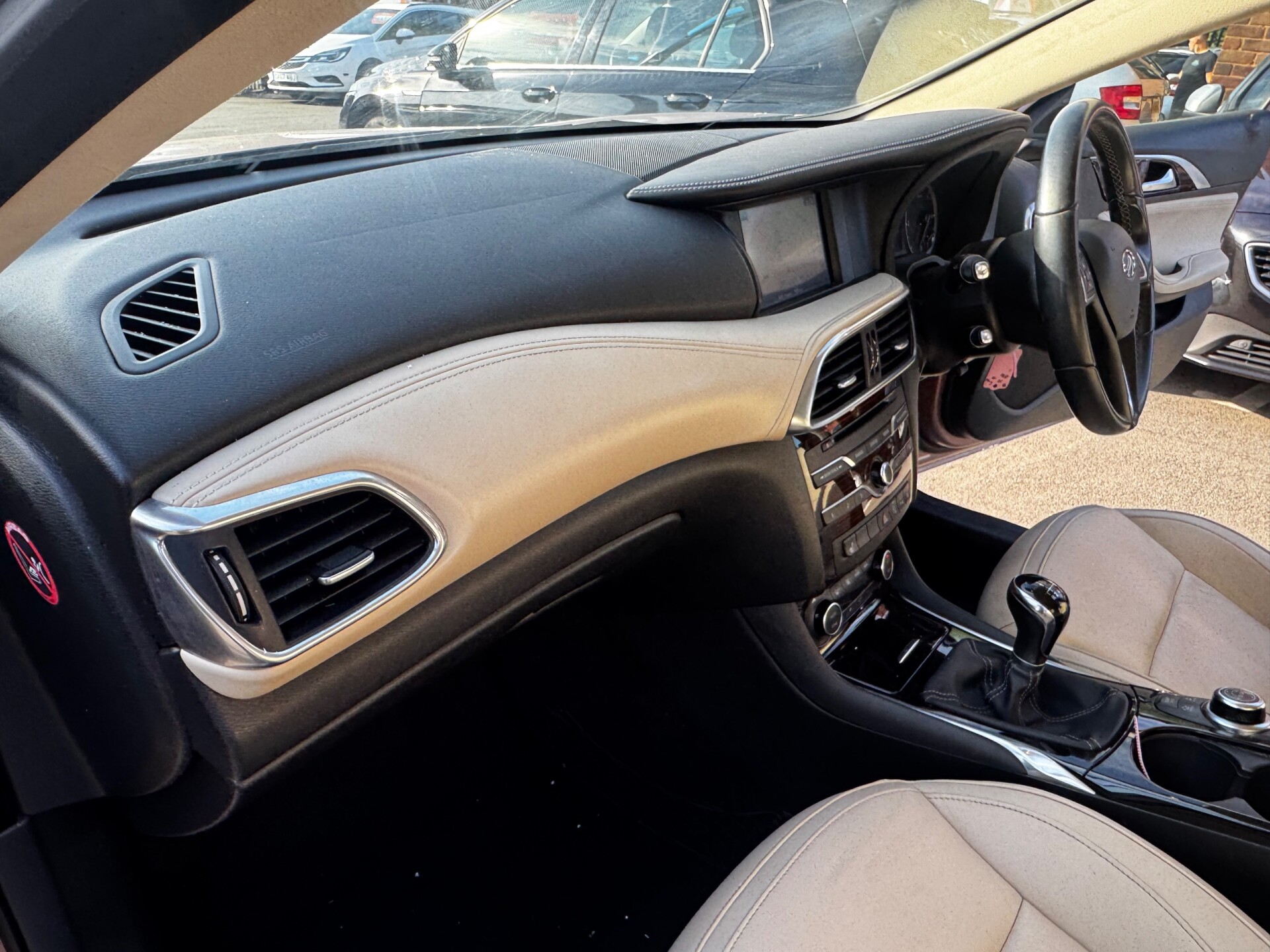 Infiniti Q30