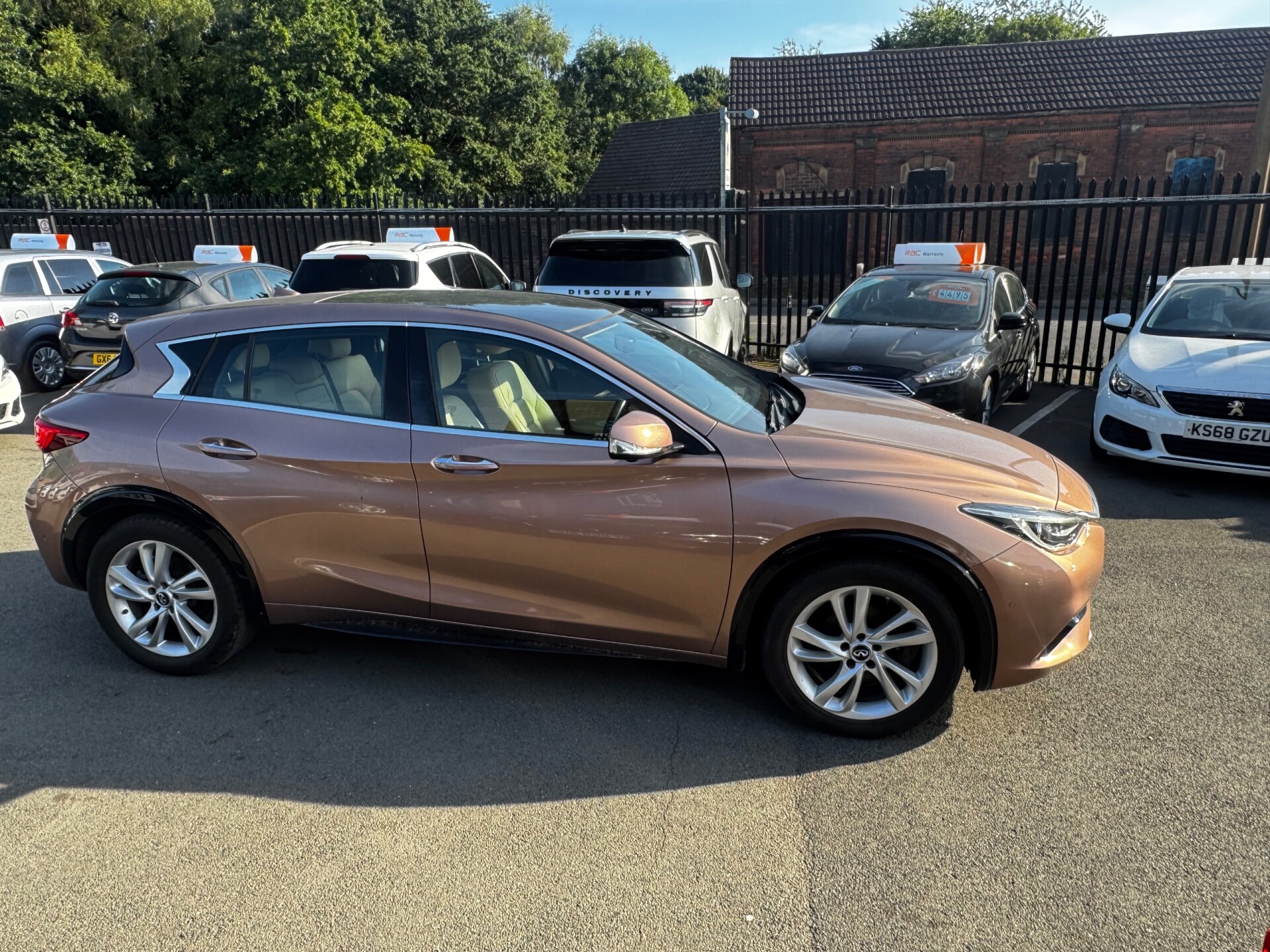 Infiniti Q30
