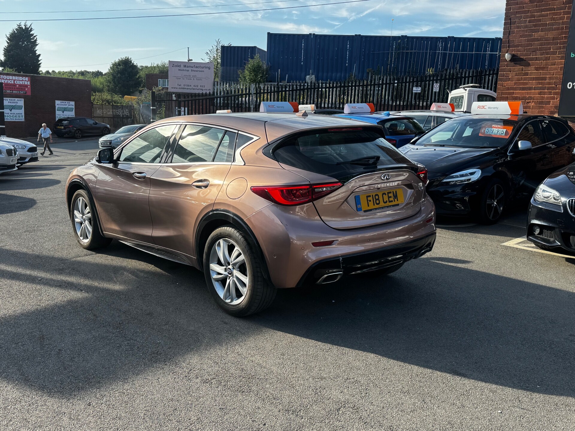 Infiniti Q30