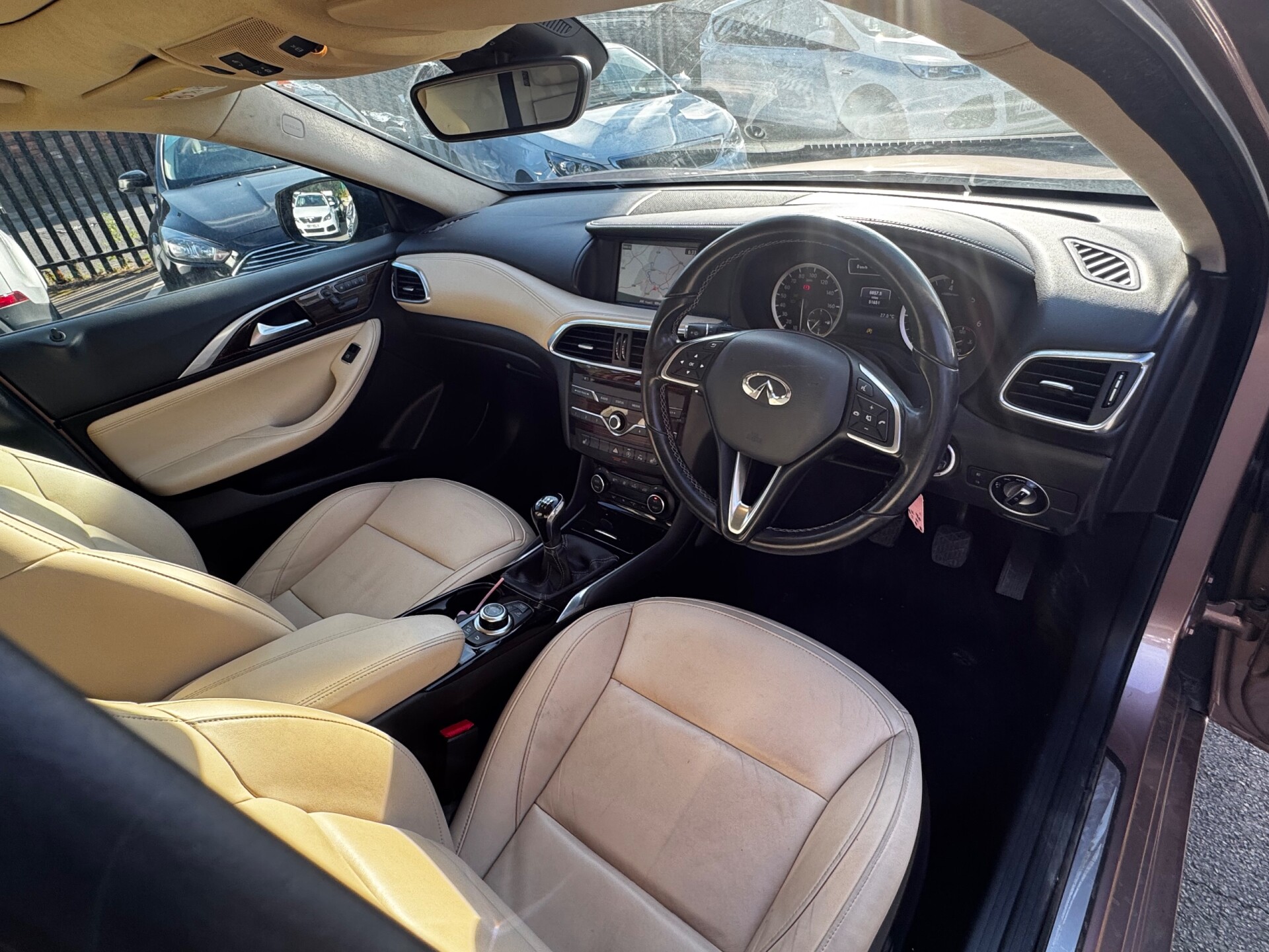 Infiniti Q30