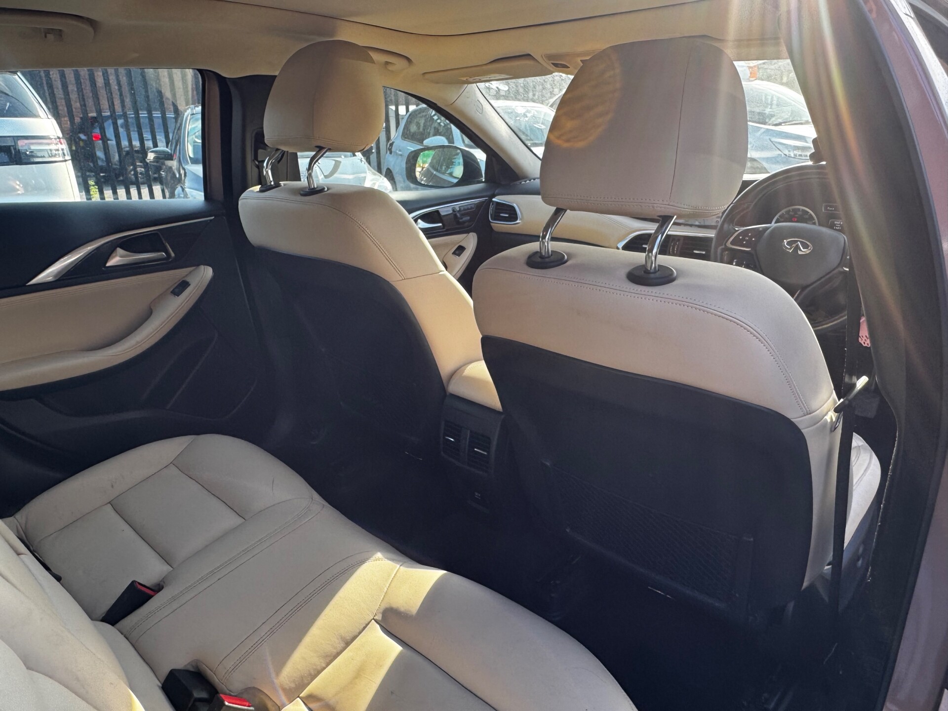 Infiniti Q30