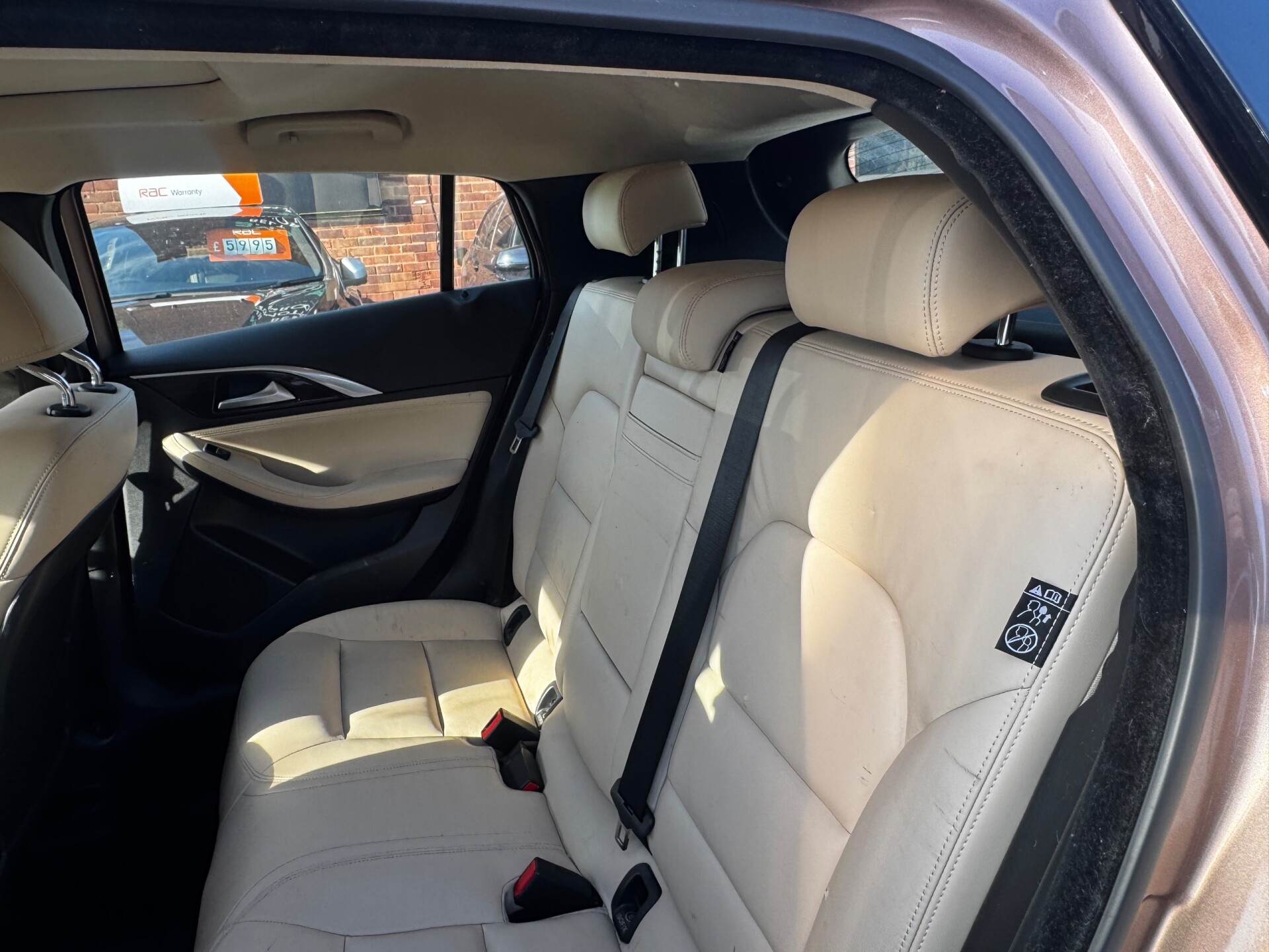 Infiniti Q30