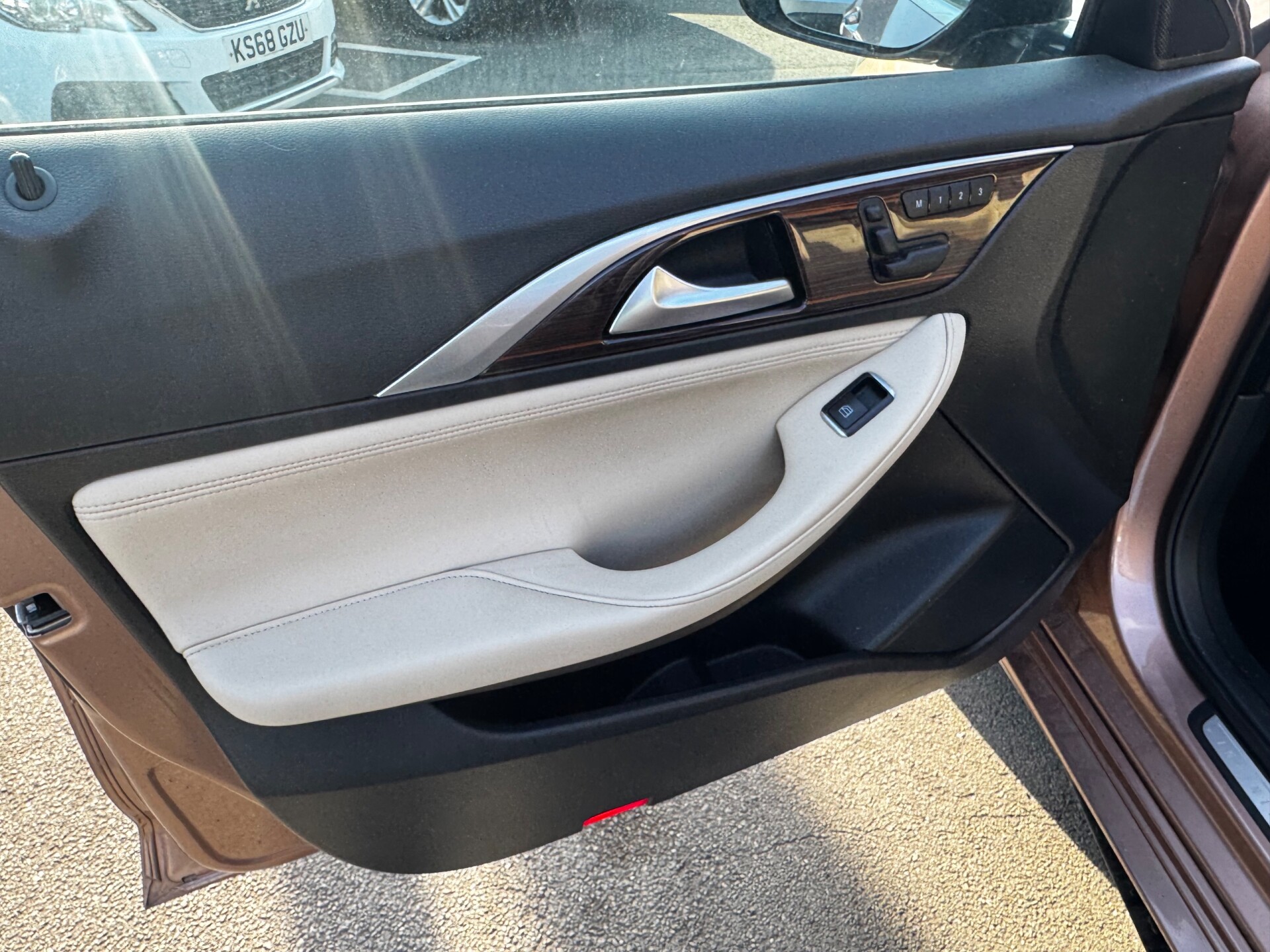 Infiniti Q30