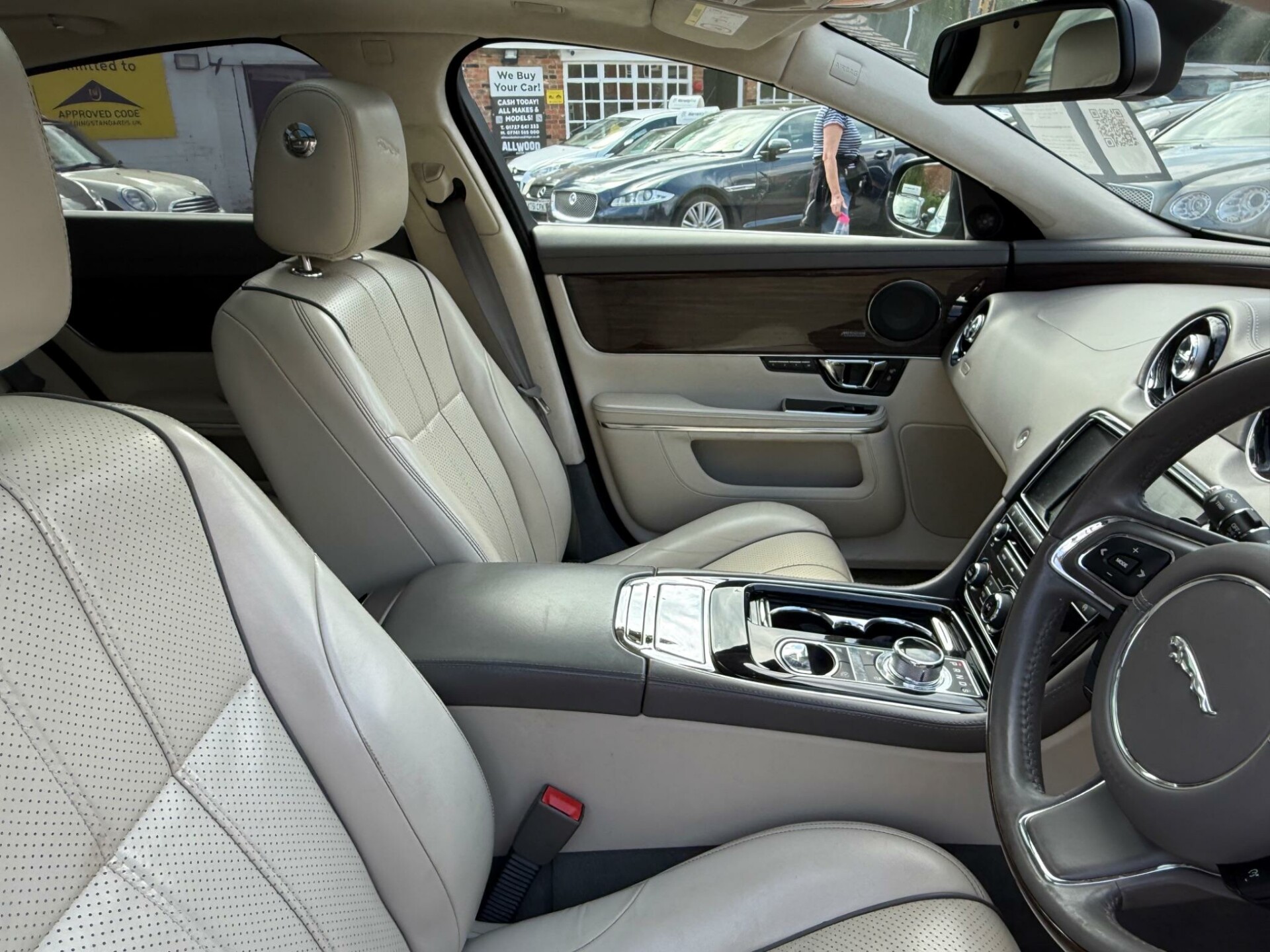 Jaguar XJ