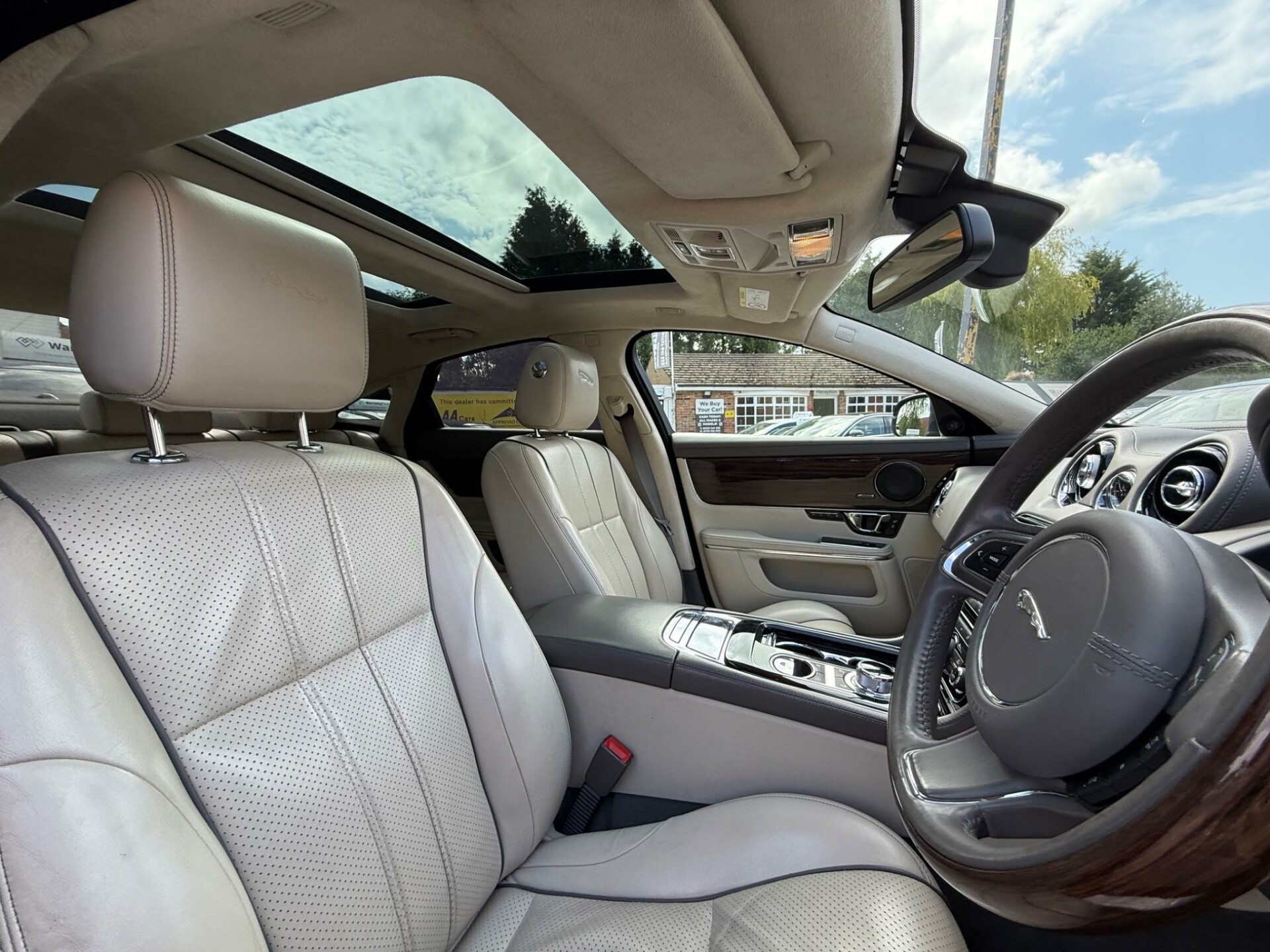 Jaguar XJ