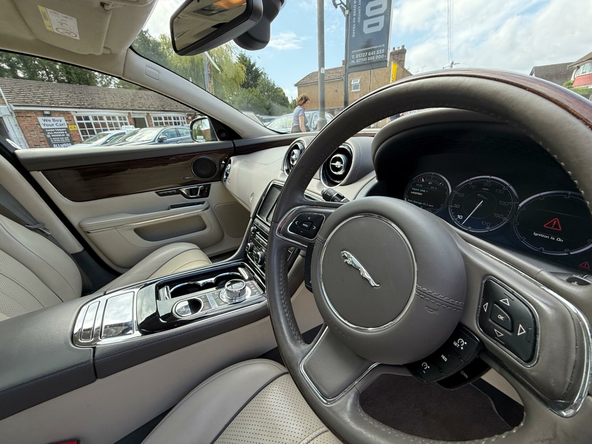 Jaguar XJ