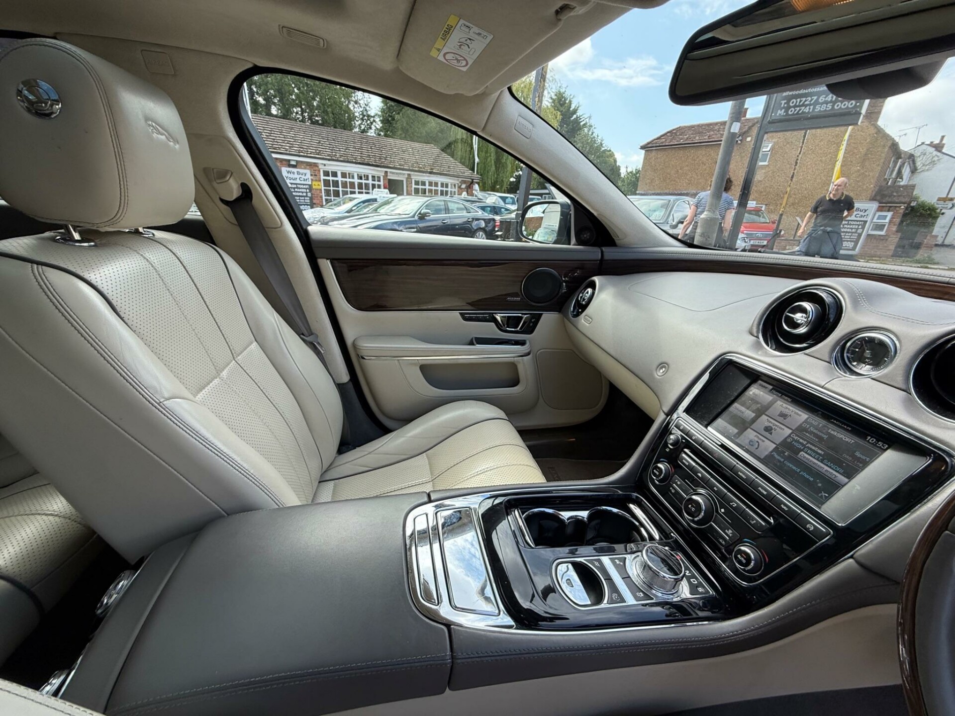 Jaguar XJ