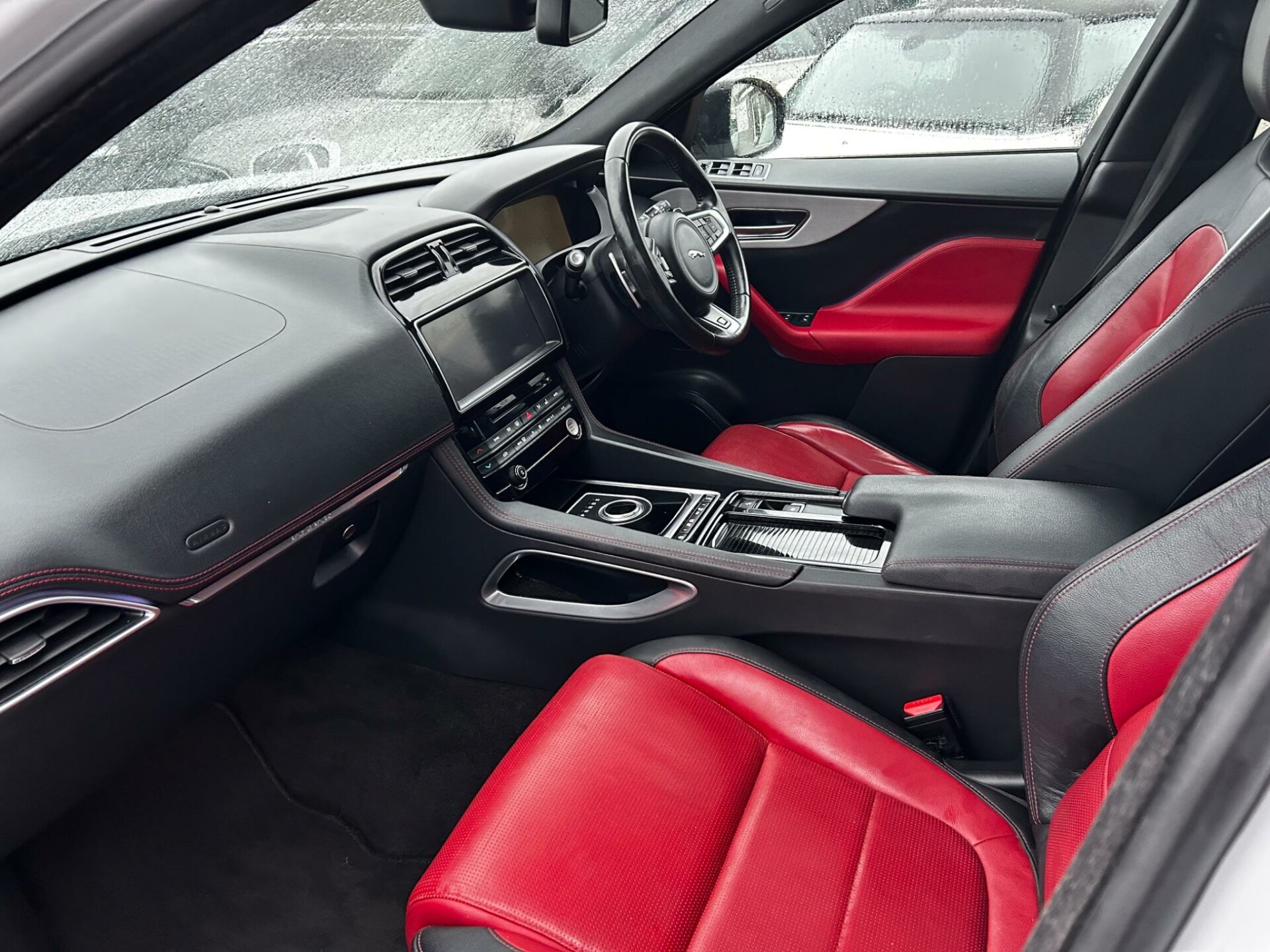 Jaguar F Pace