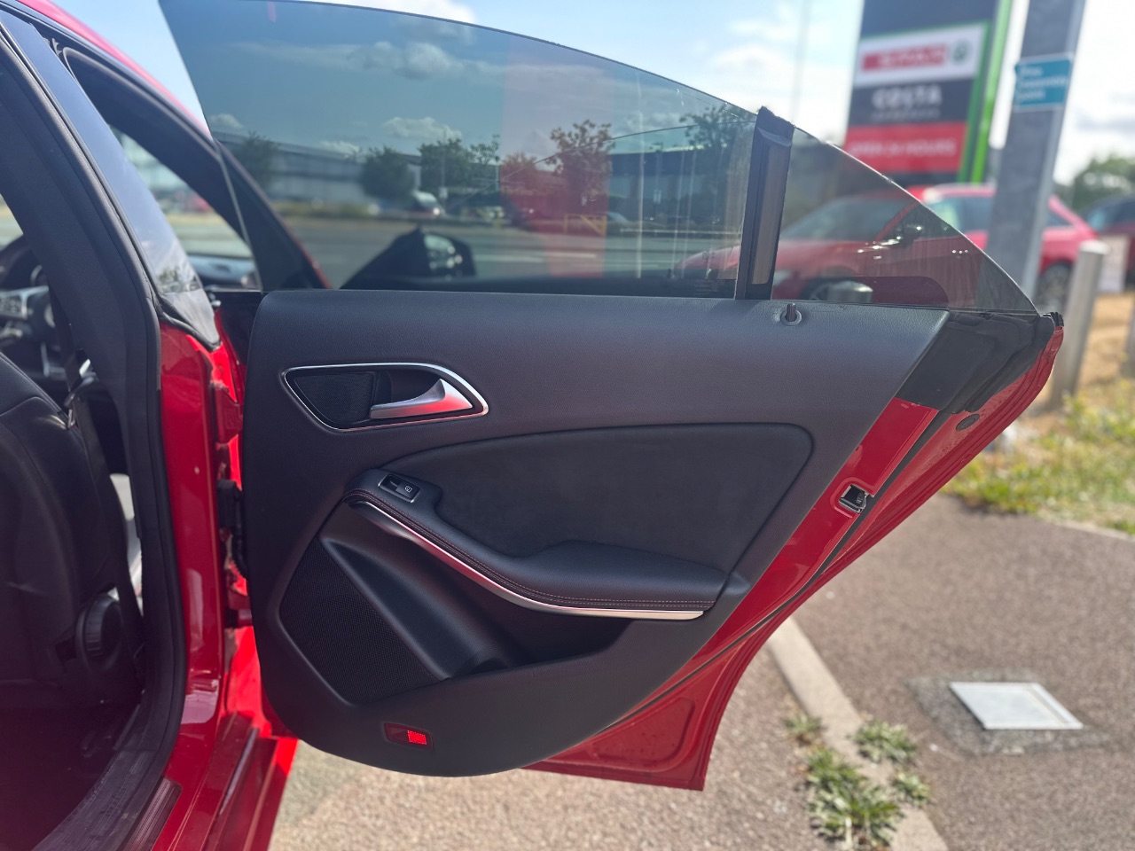 Mercedes Benz CLA