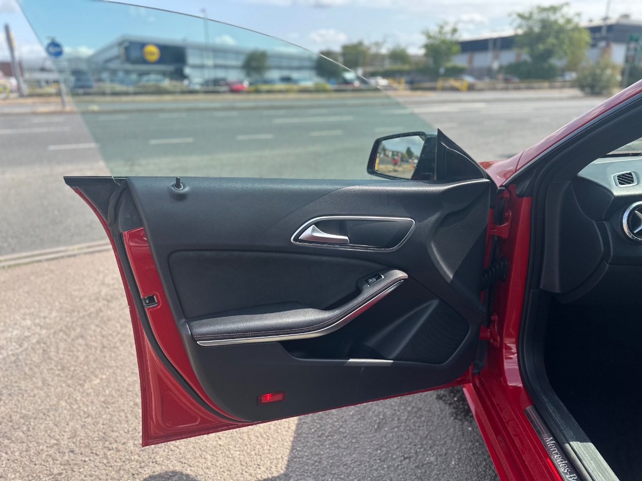 Mercedes Benz CLA