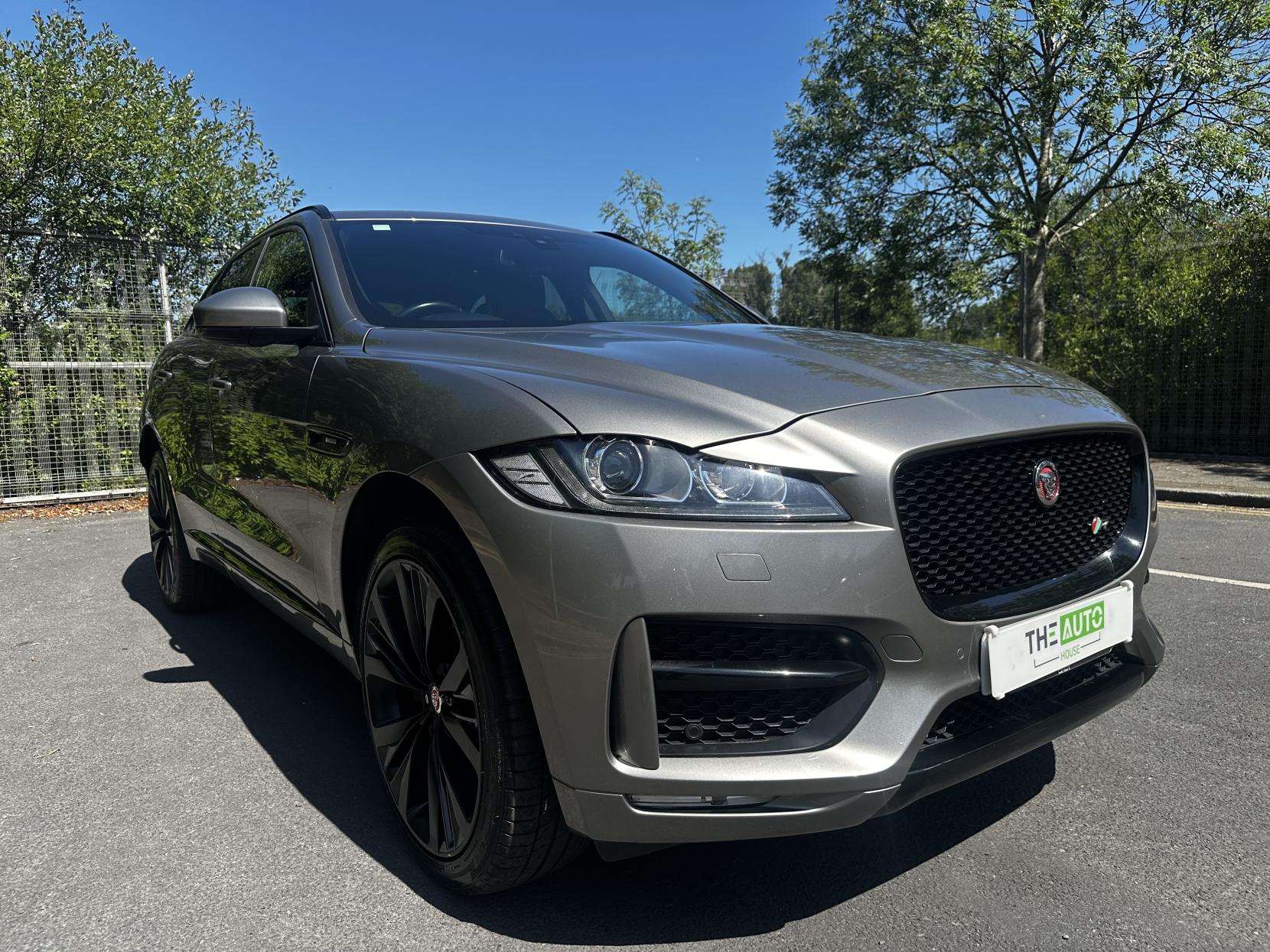 Jaguar F Pace