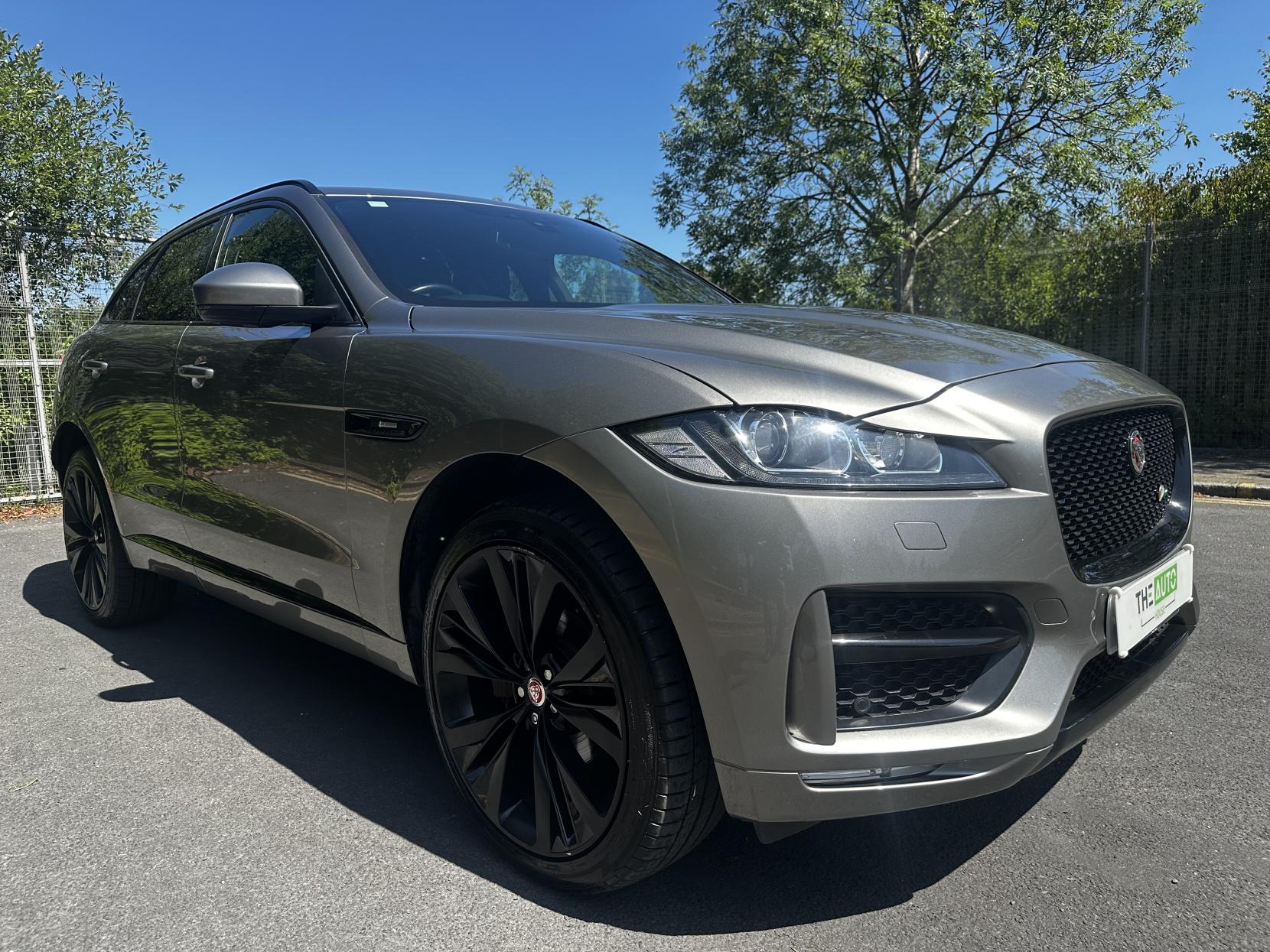 Jaguar F Pace