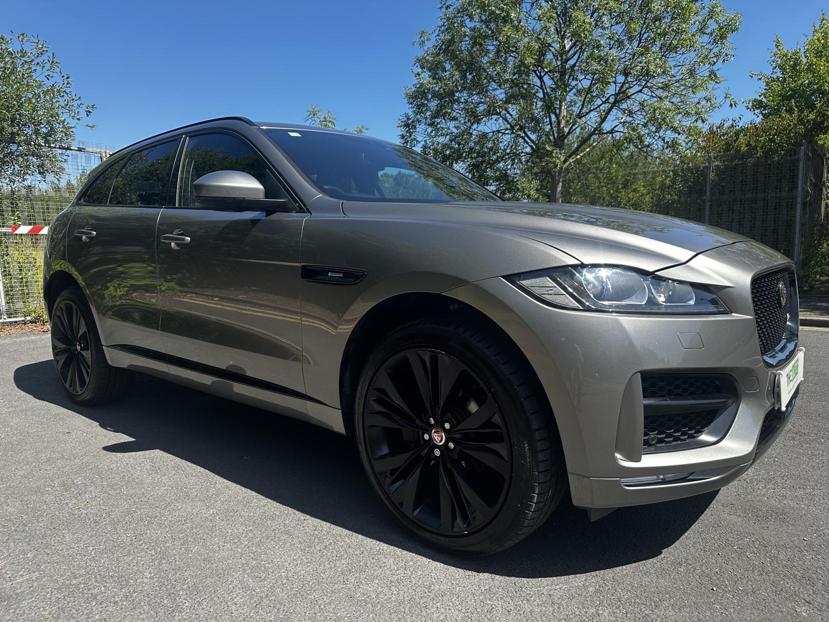 Jaguar F Pace