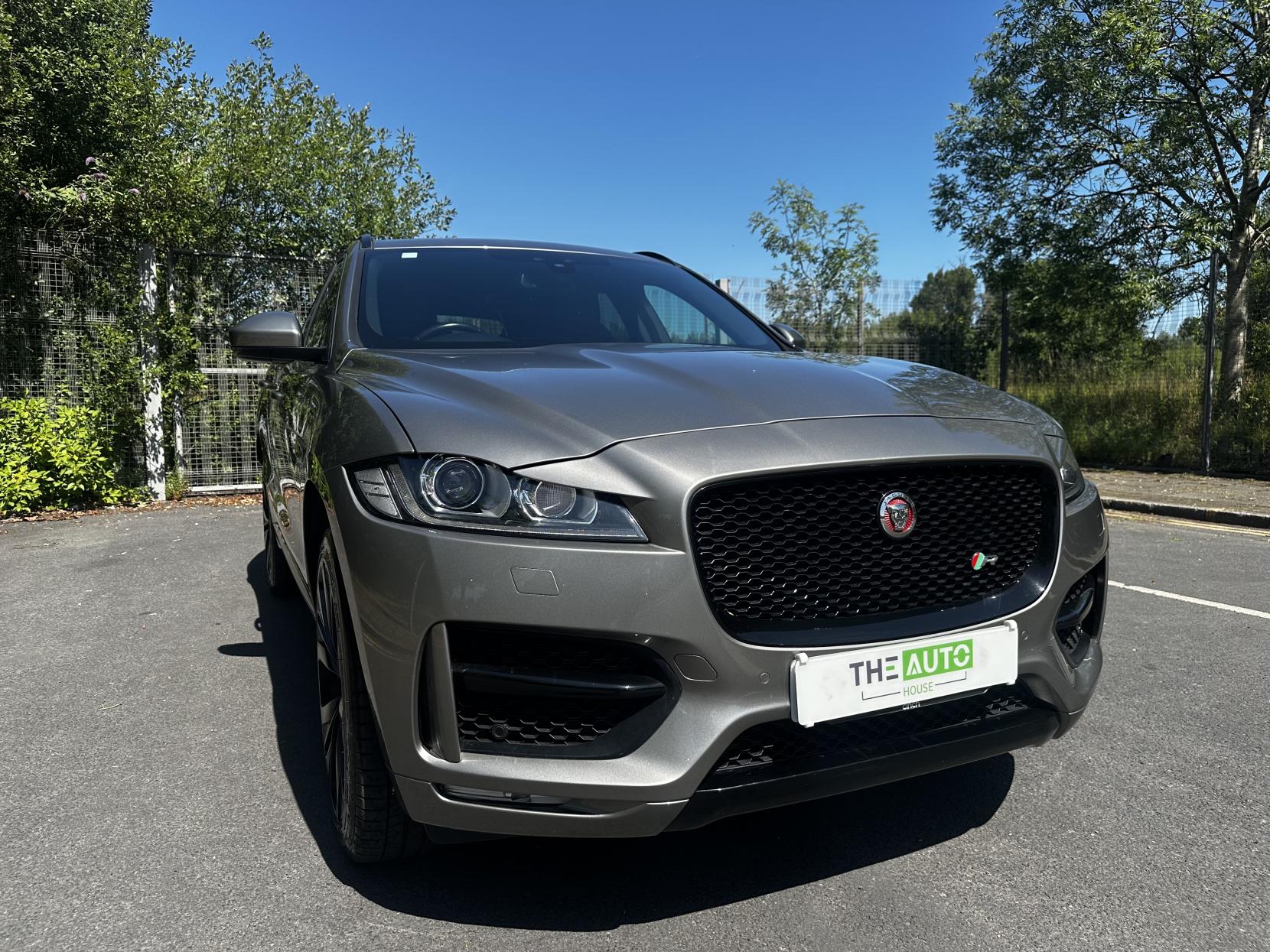 Jaguar F Pace