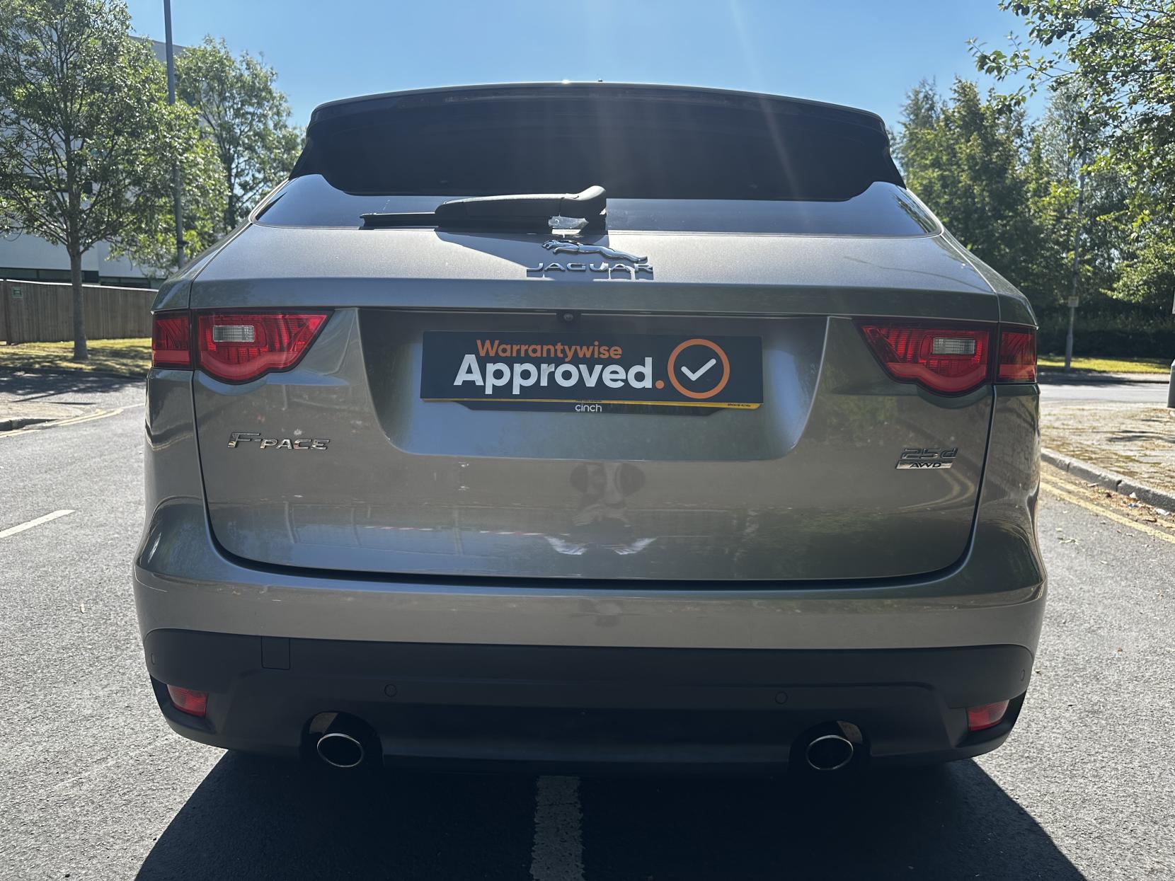 Jaguar F Pace
