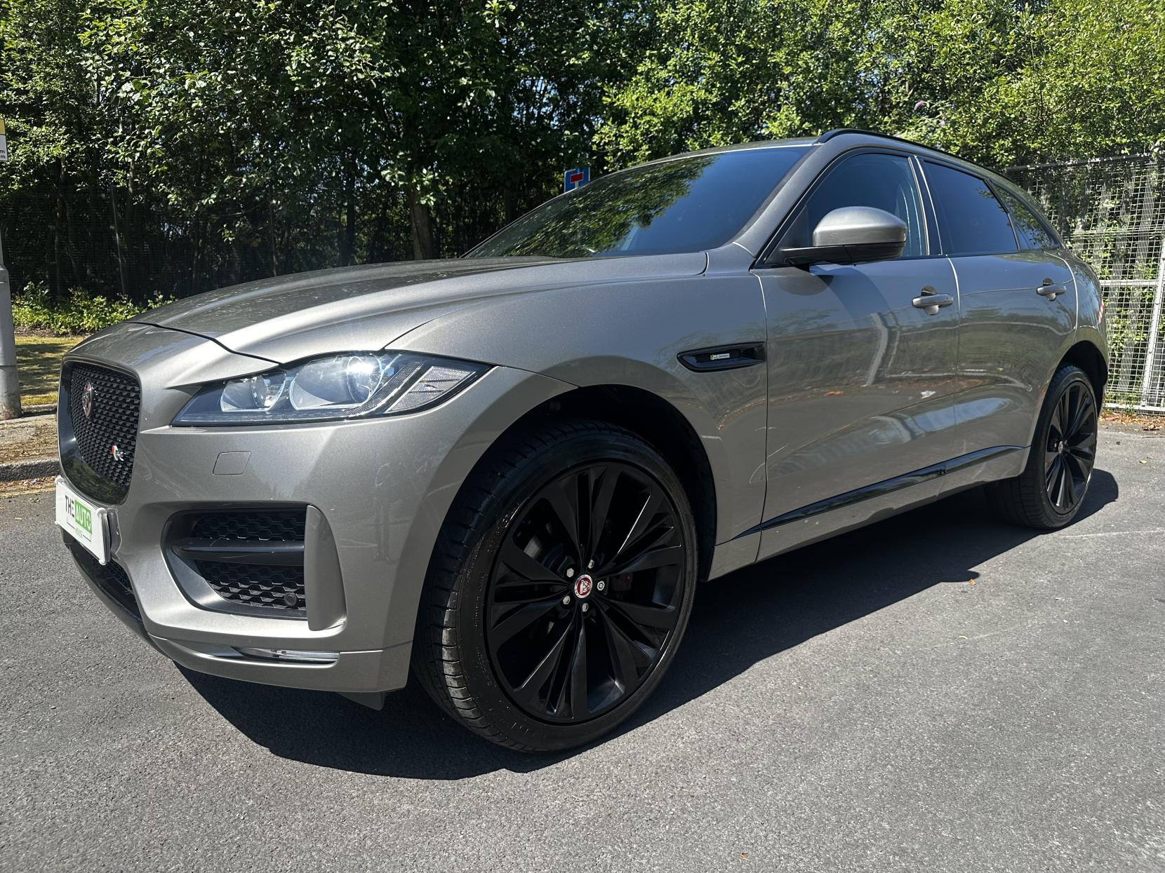 Jaguar F Pace