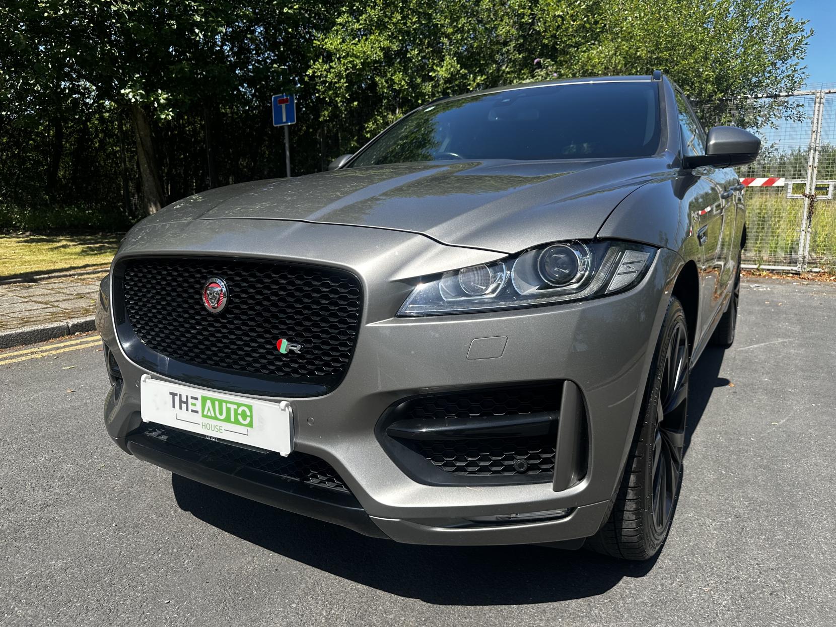 Jaguar F Pace