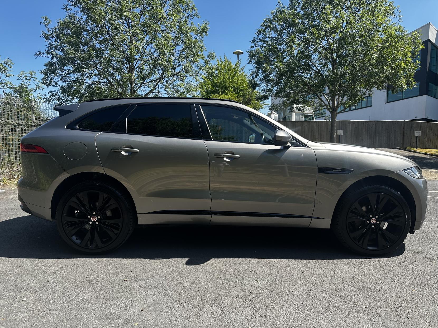 Jaguar F Pace