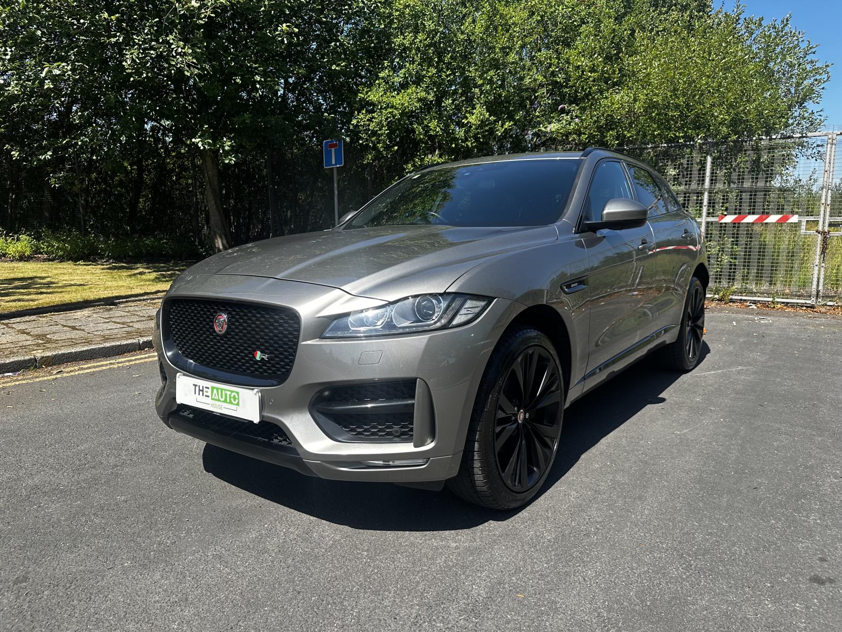 Jaguar F Pace