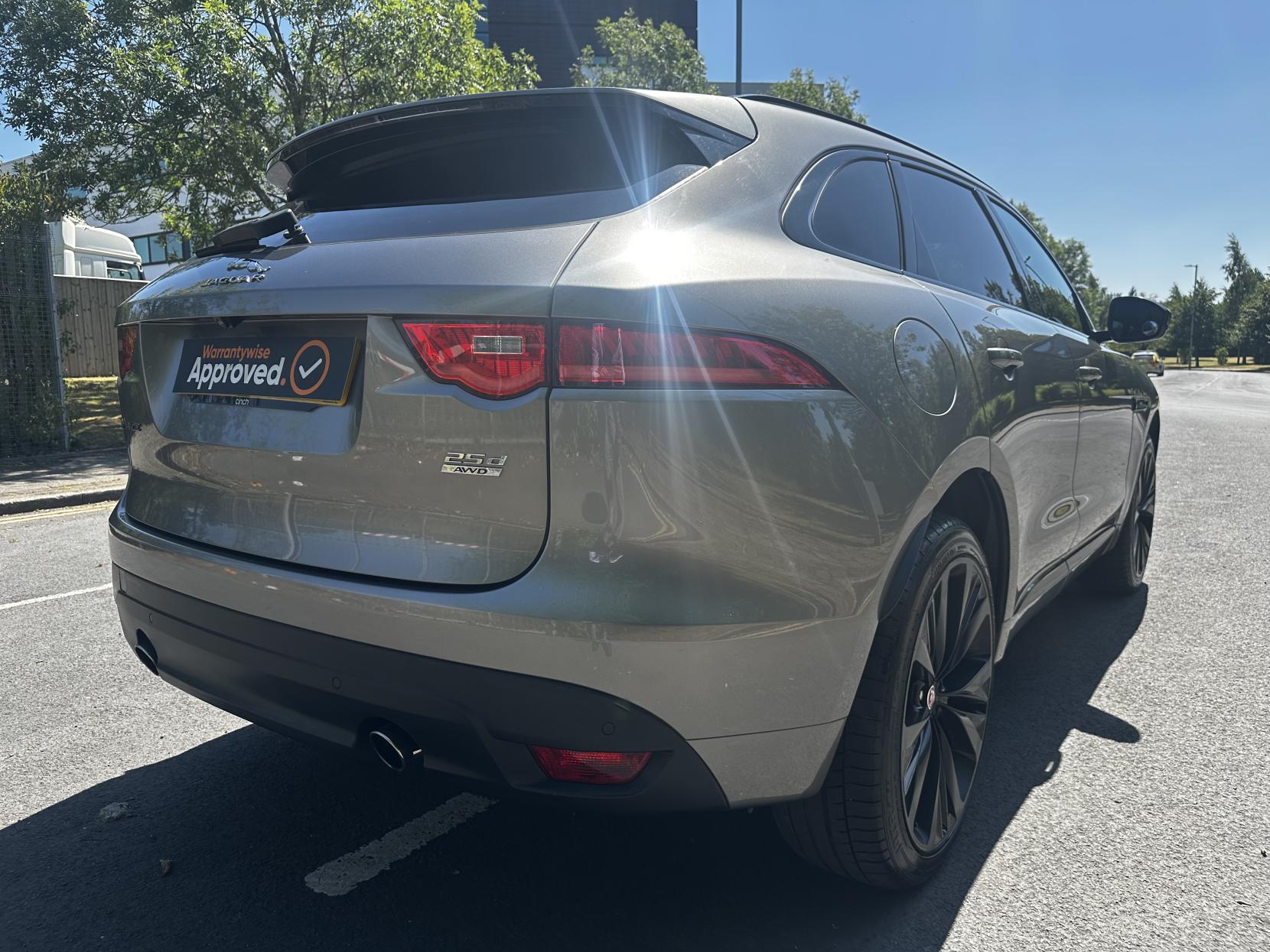 Jaguar F Pace