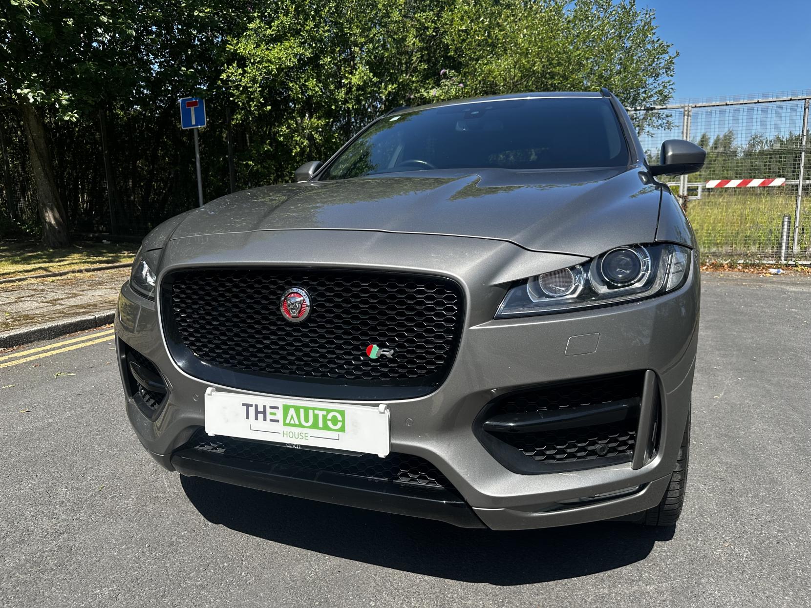 Jaguar F Pace