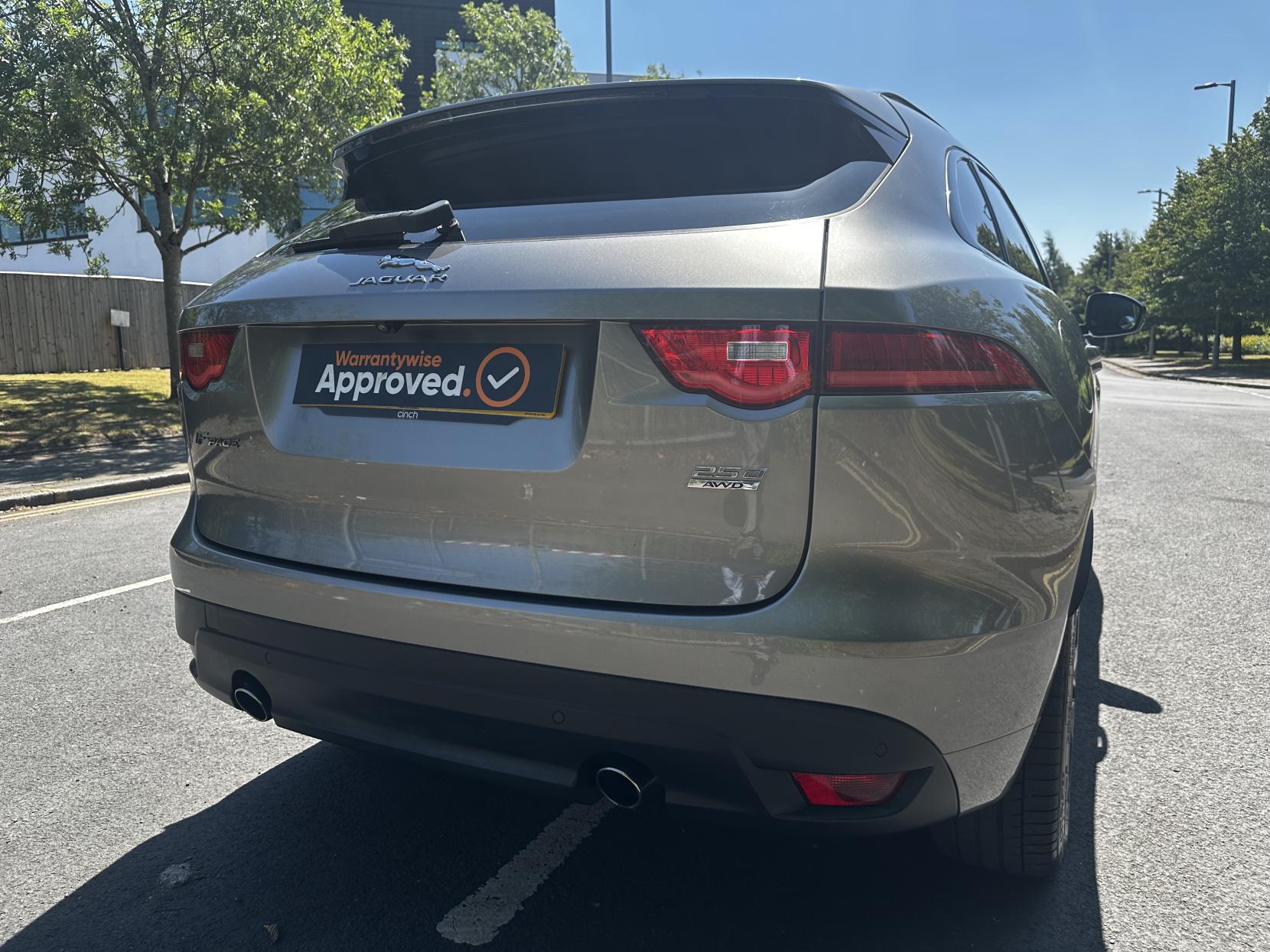 Jaguar F Pace