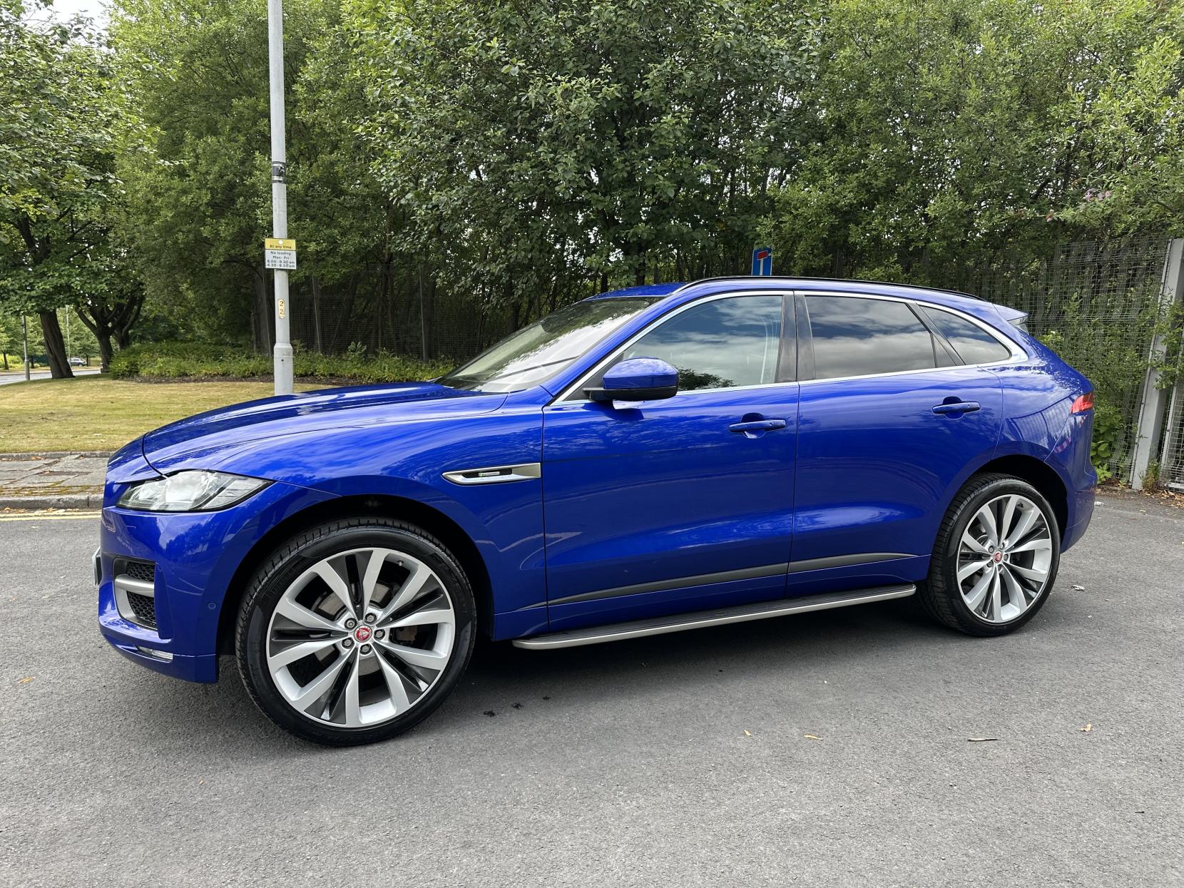 Jaguar F Pace