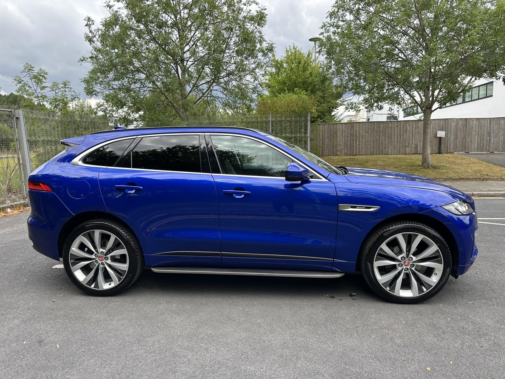 Jaguar F Pace