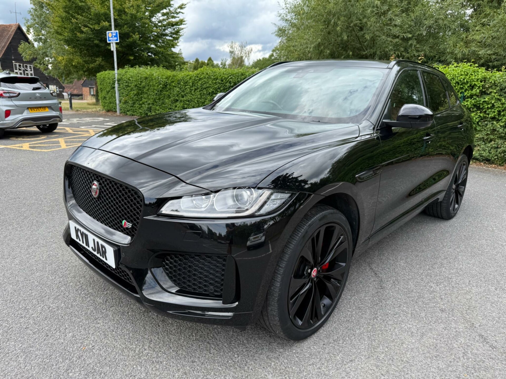 Jaguar F Pace