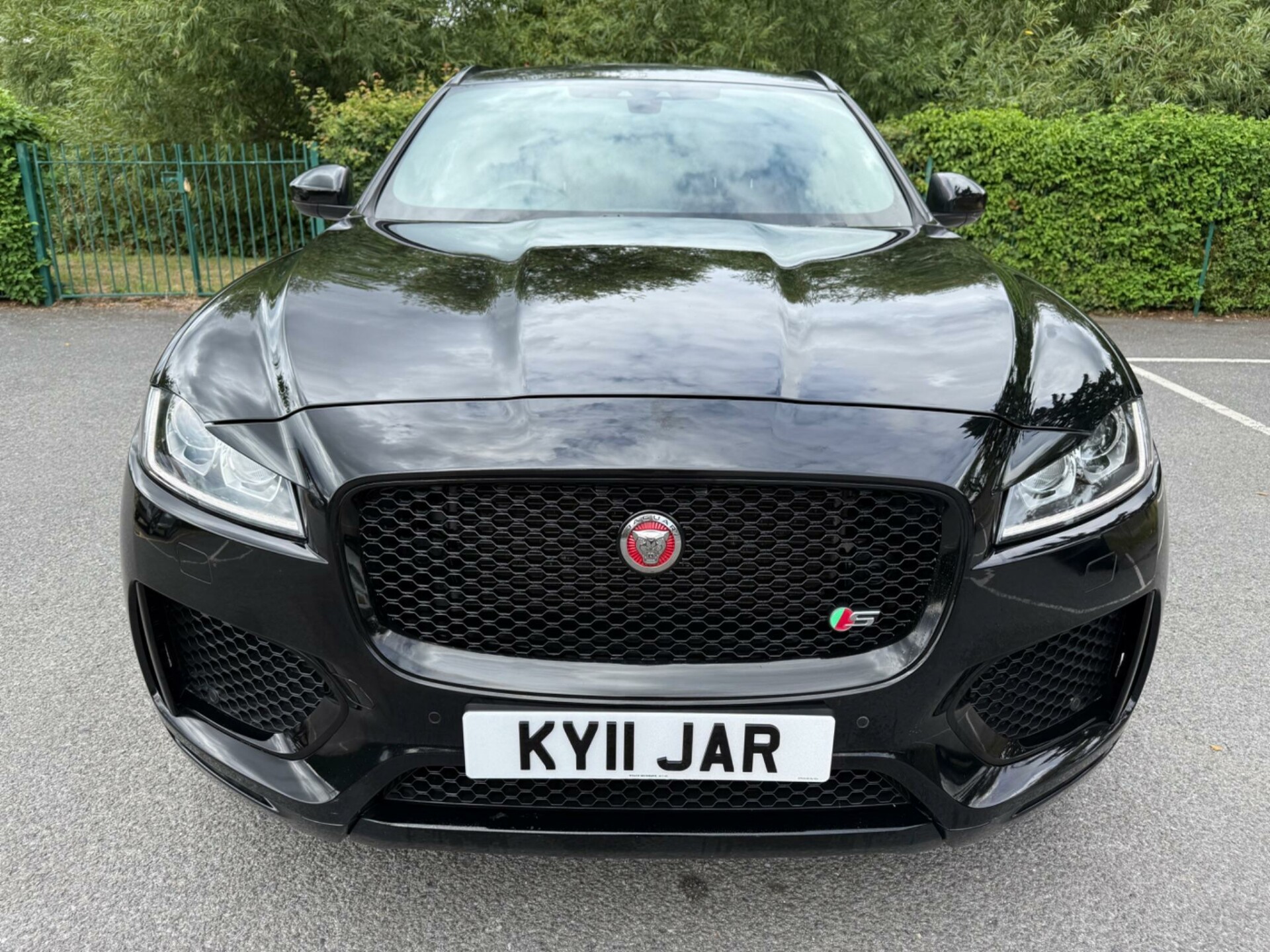 Jaguar F Pace