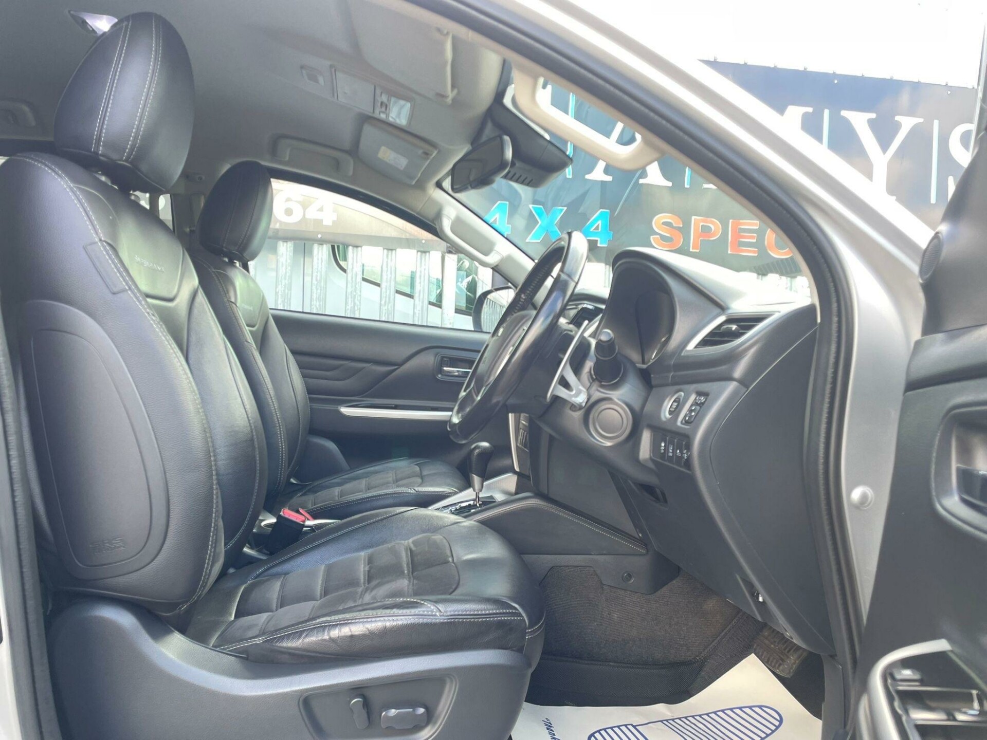 Mitsubishi L200