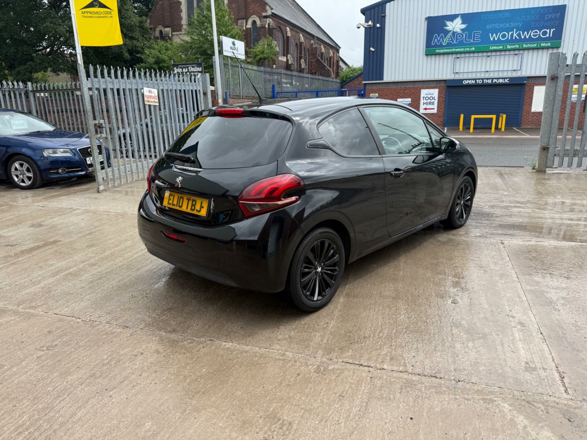 Peugeot 208