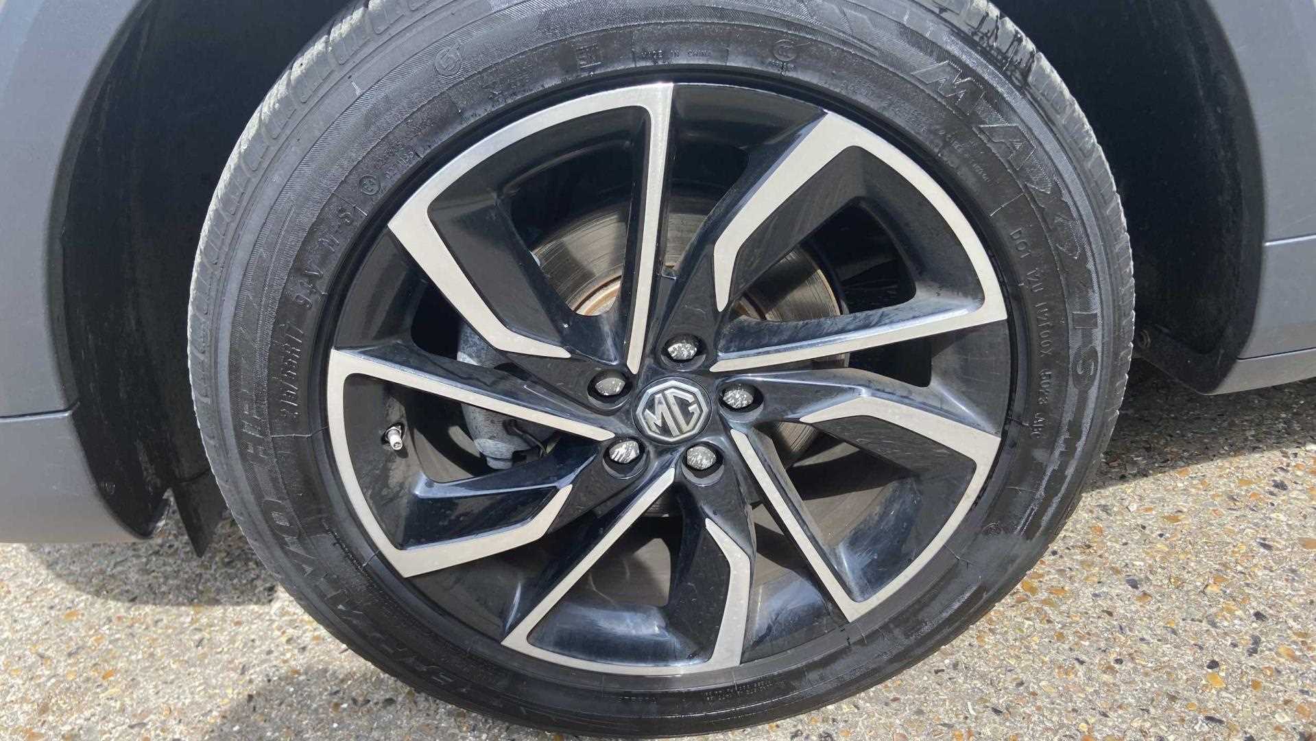 MG ZS