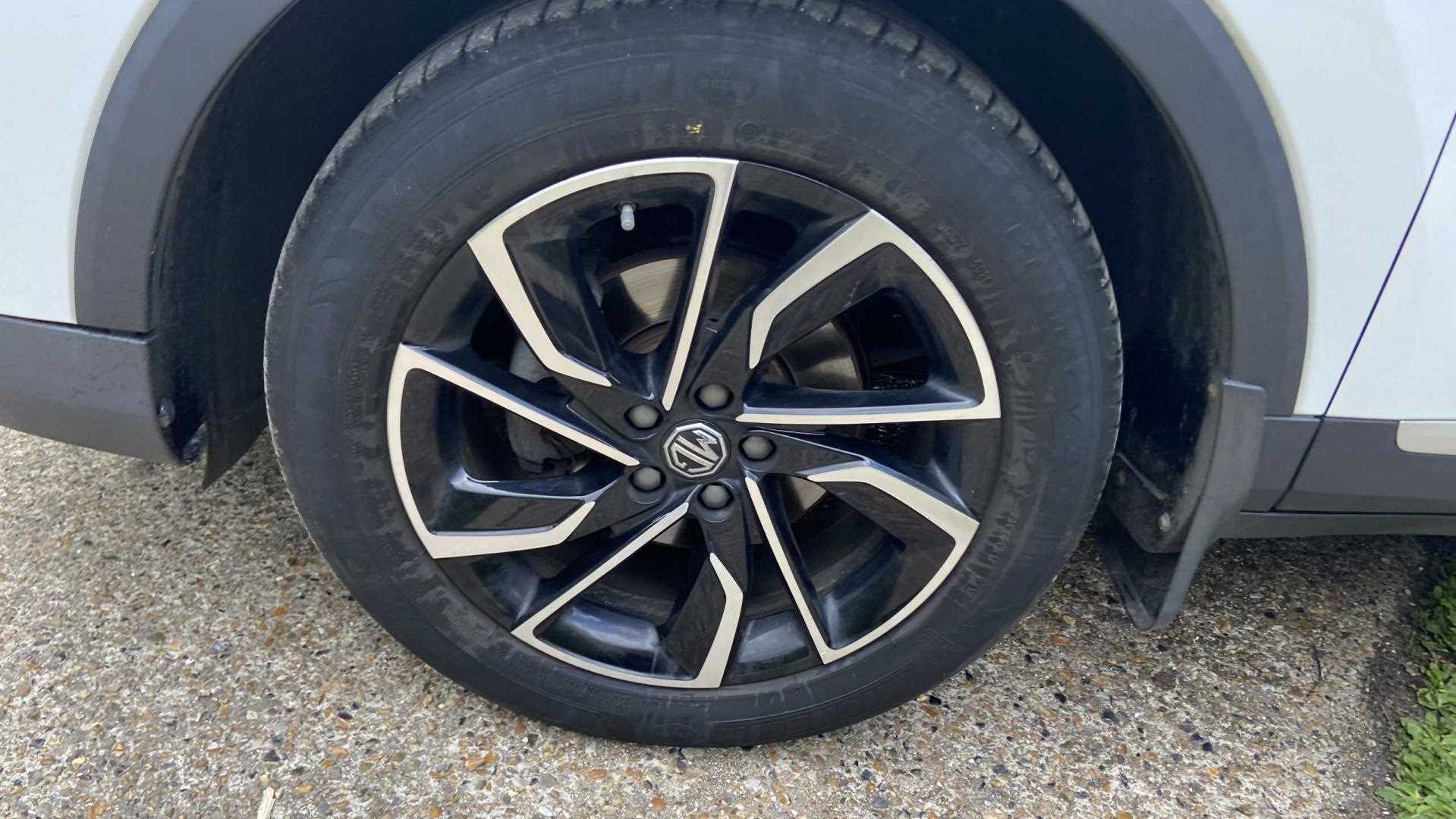 MG ZS