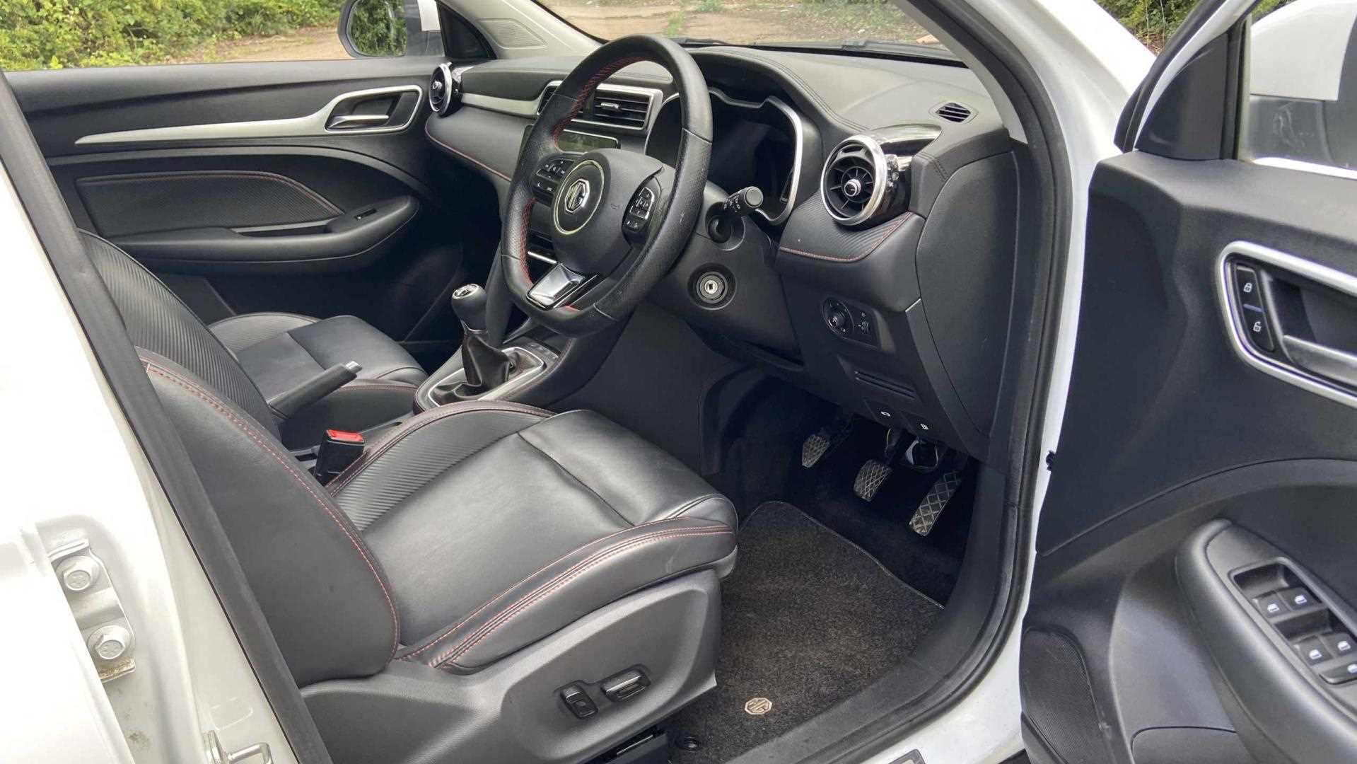 MG ZS