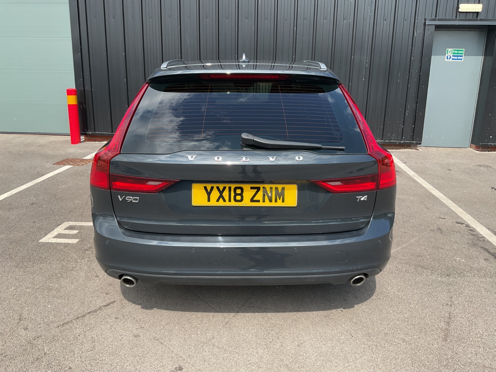 Volvo V90
