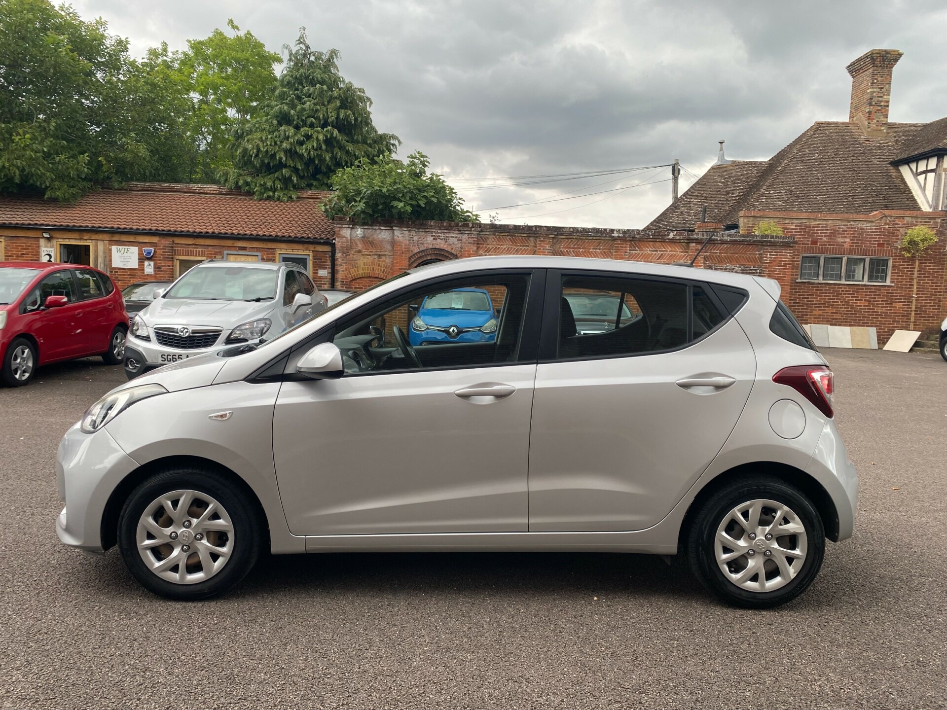 Hyundai i10