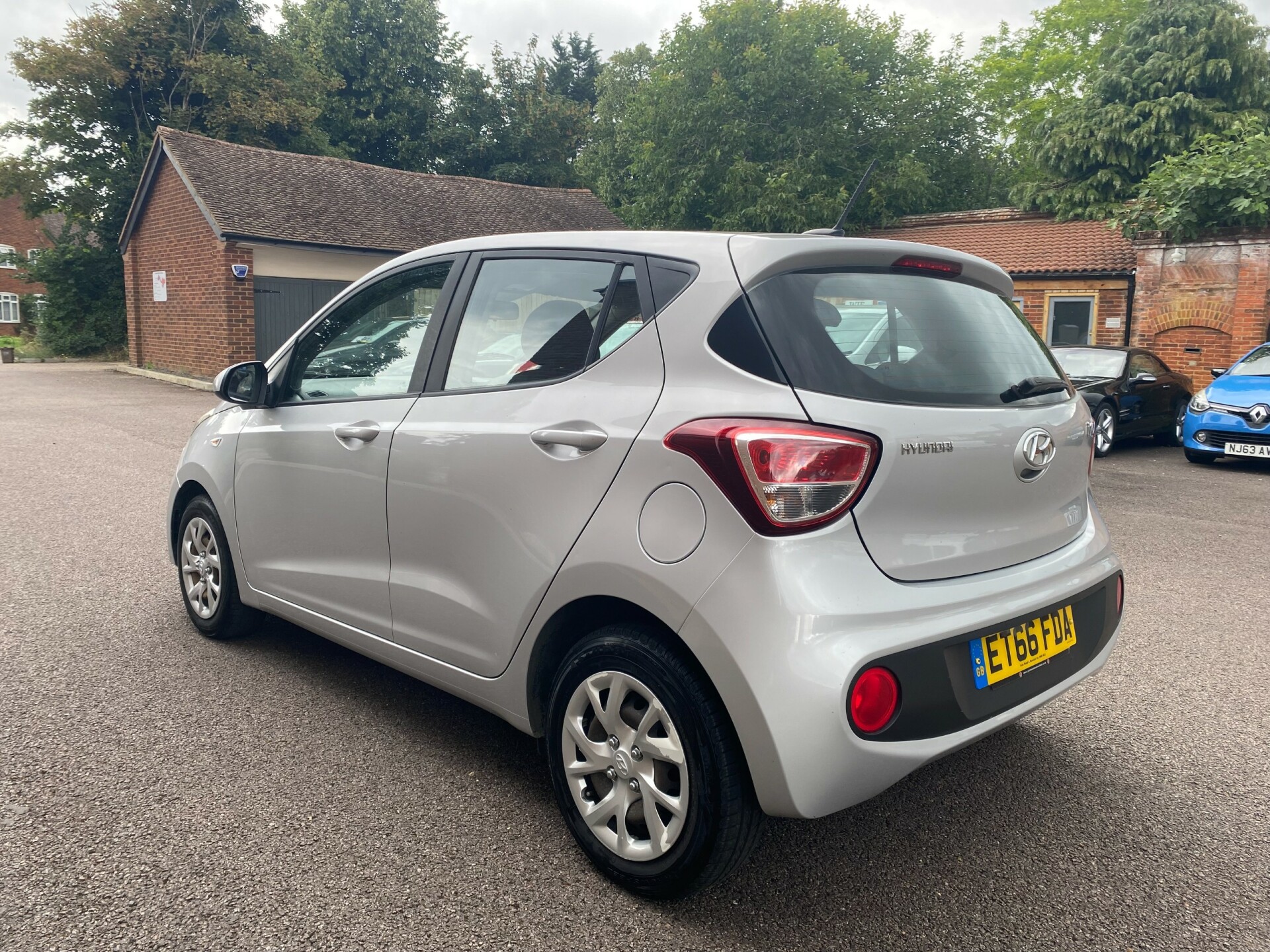 Hyundai i10