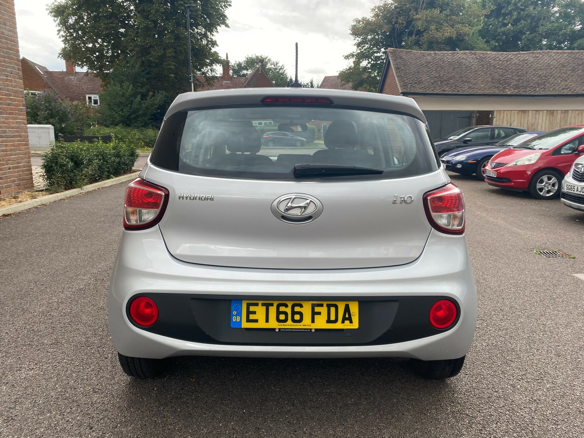 Hyundai i10