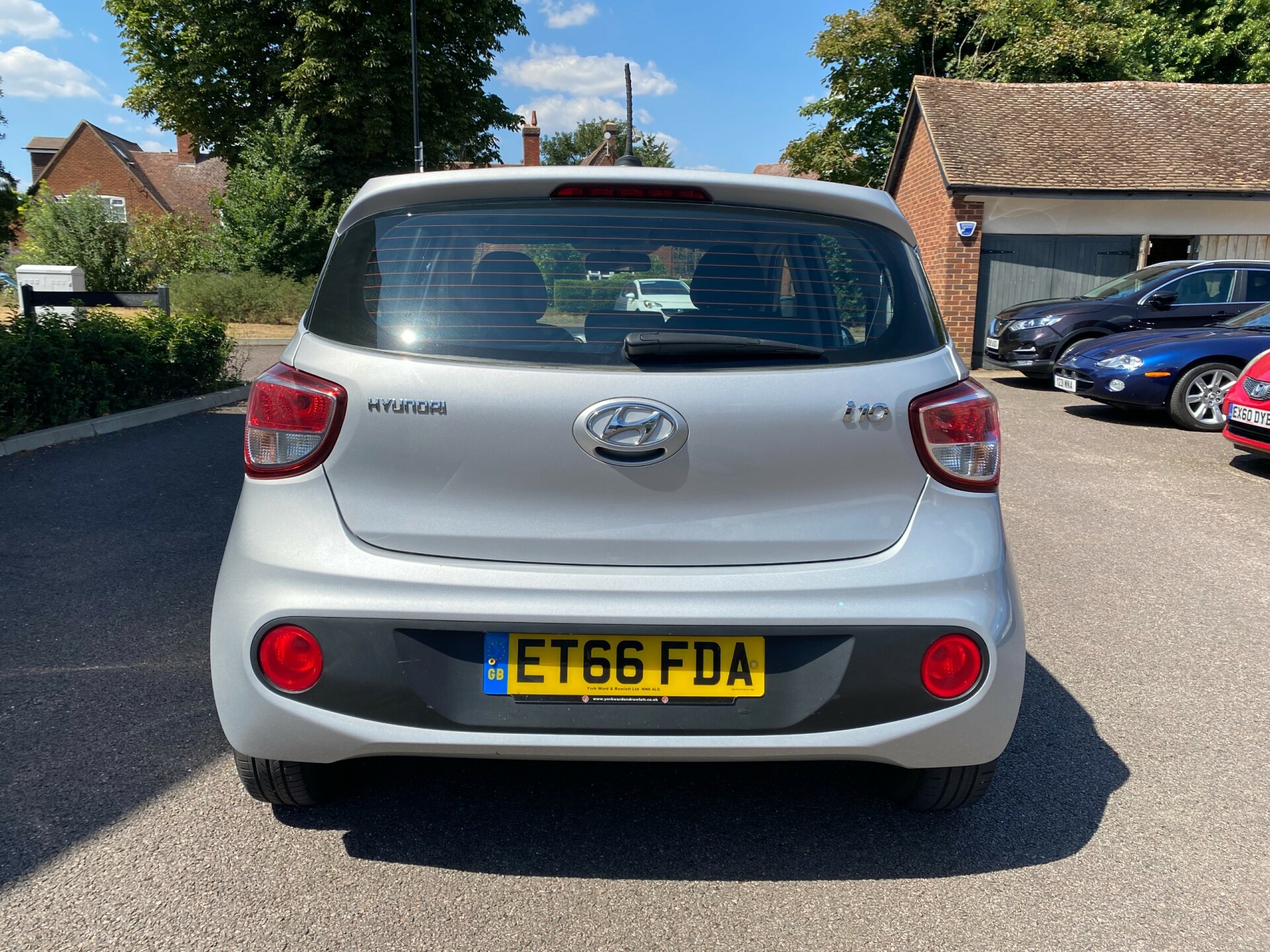 Hyundai i10