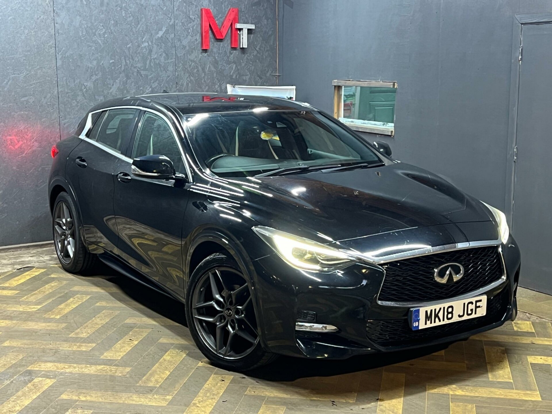 Infiniti Q30