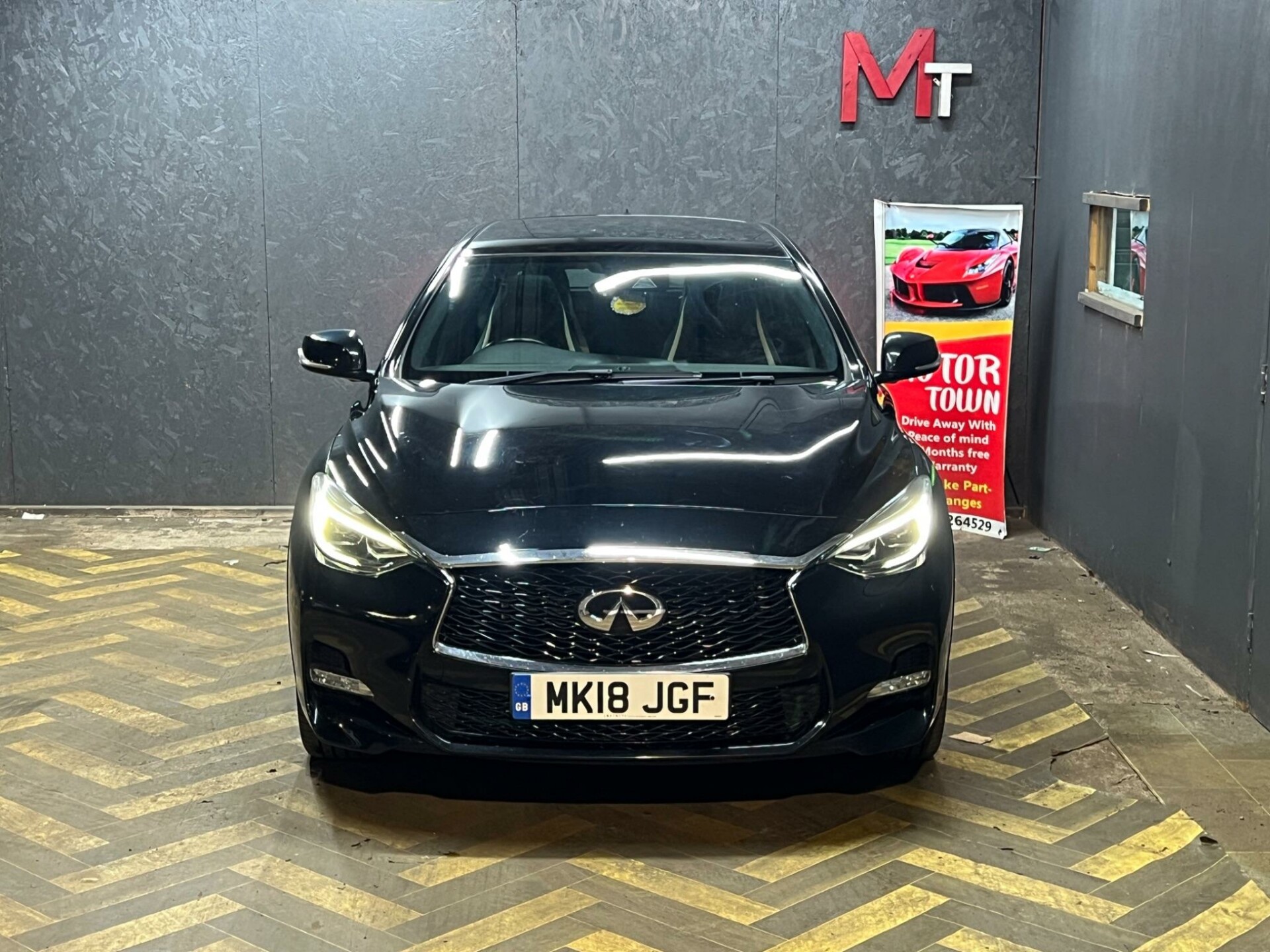 Infiniti Q30