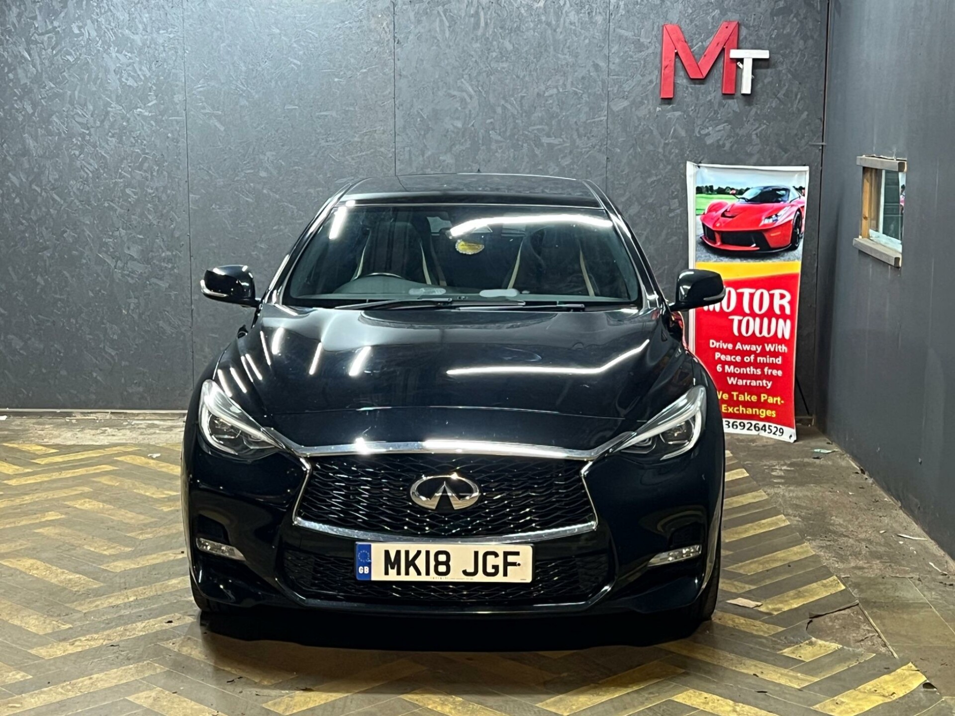 Infiniti Q30